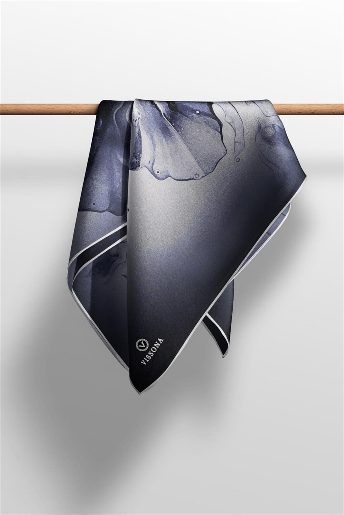 %100 Twill İpek Batik Çiçek Desenli Siyah - Gümüş Renkli 90x90 Eşarp Dikim Şekli : El Dikişi