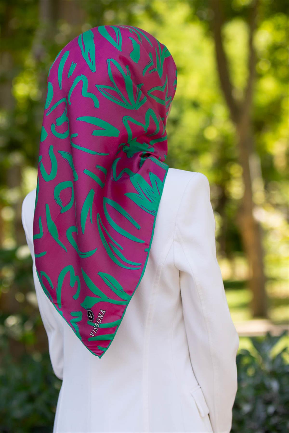 %100 Twill İpek Büyük Çiçek Desenli Fuşya - Koyu Mint Yeşili Renkli 90x90 Eşarp Dikim Şekli : El Dikişi