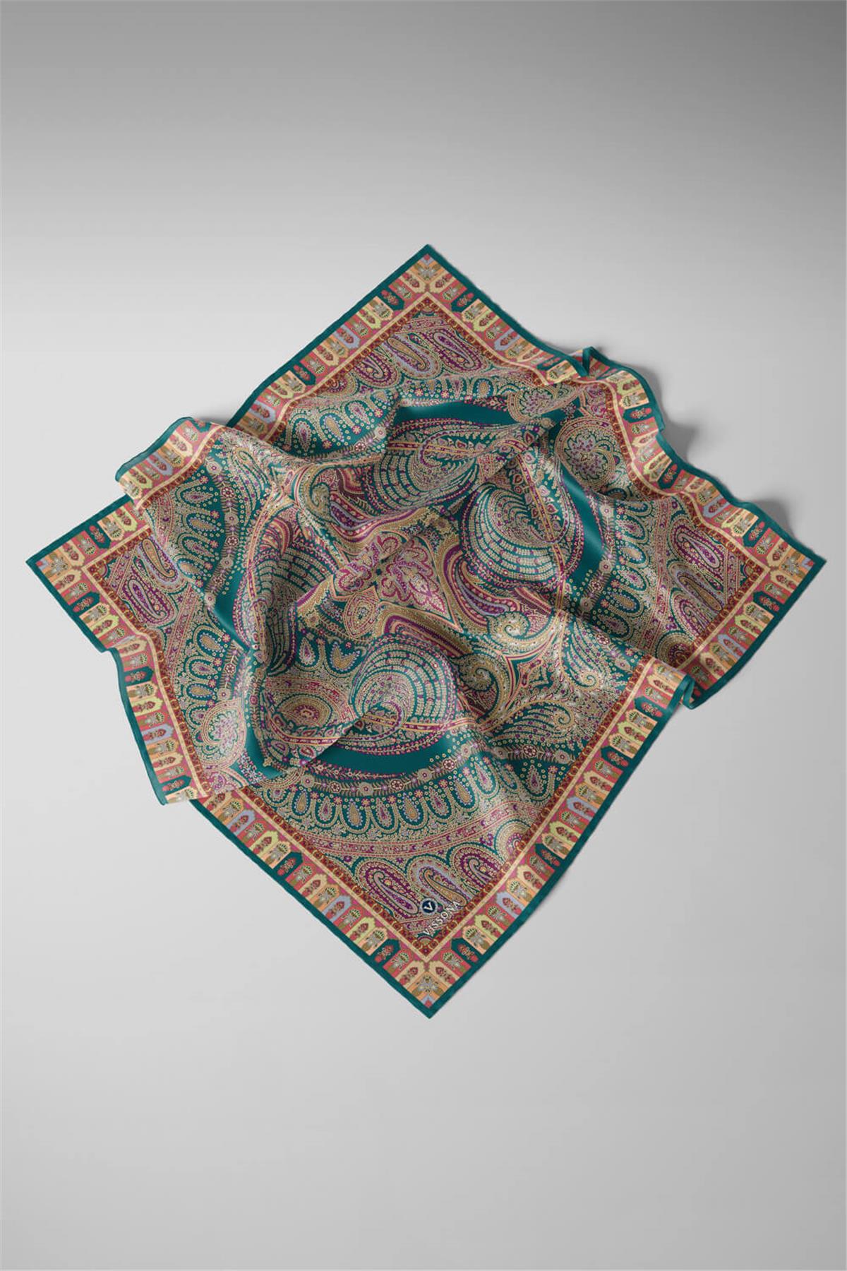 %100 Twill İpek Etro Desenli Petrol Mavisi Renkli 90x90 Eşarp Dikim Şekli : El Dikişi