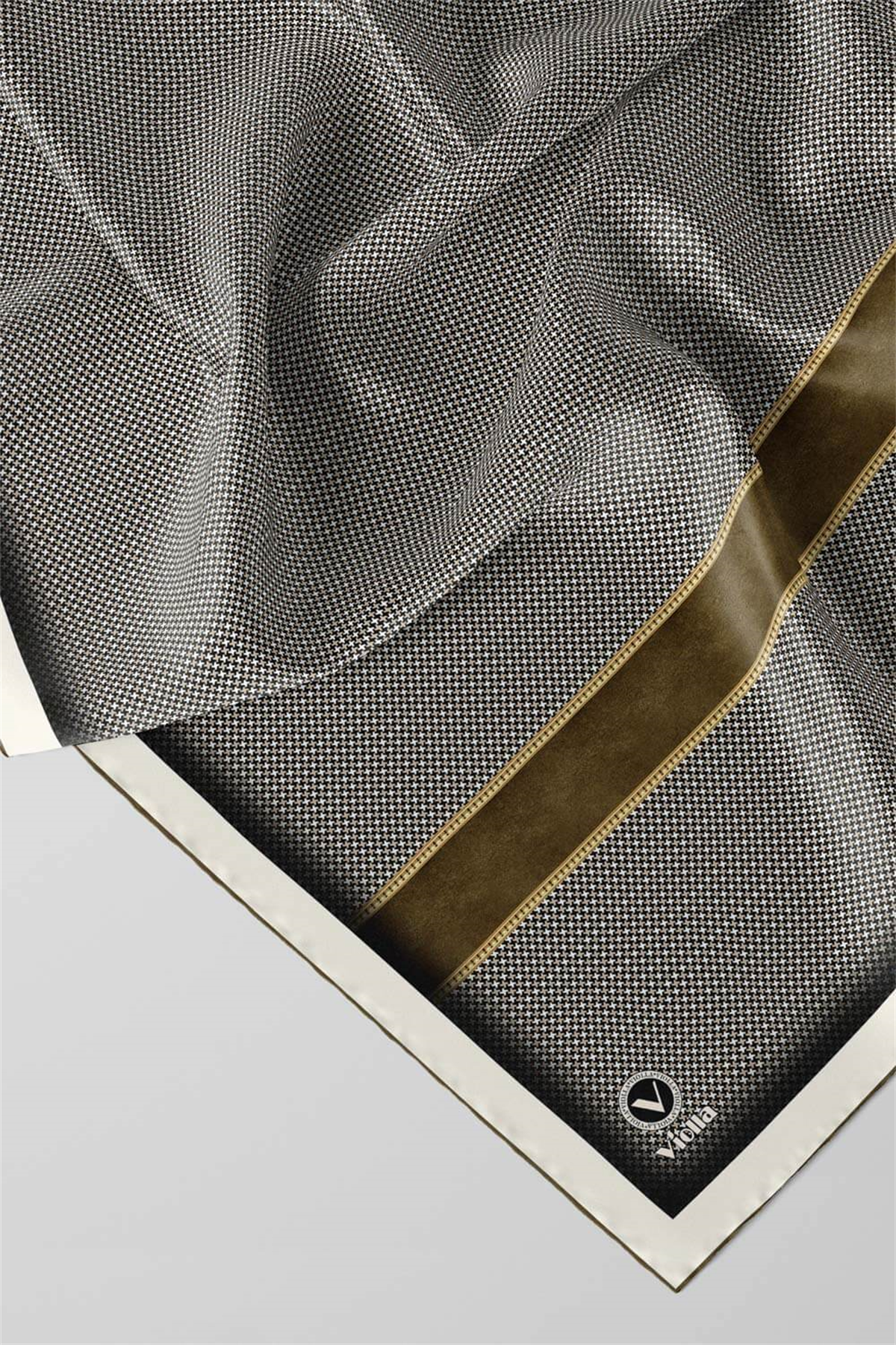 Twill Geometrik ve Kemer Desenli Sütlü Kahve Renkli 90x90 Eşarp (İpek İçermez) Dikim Şekli : El Dikişi