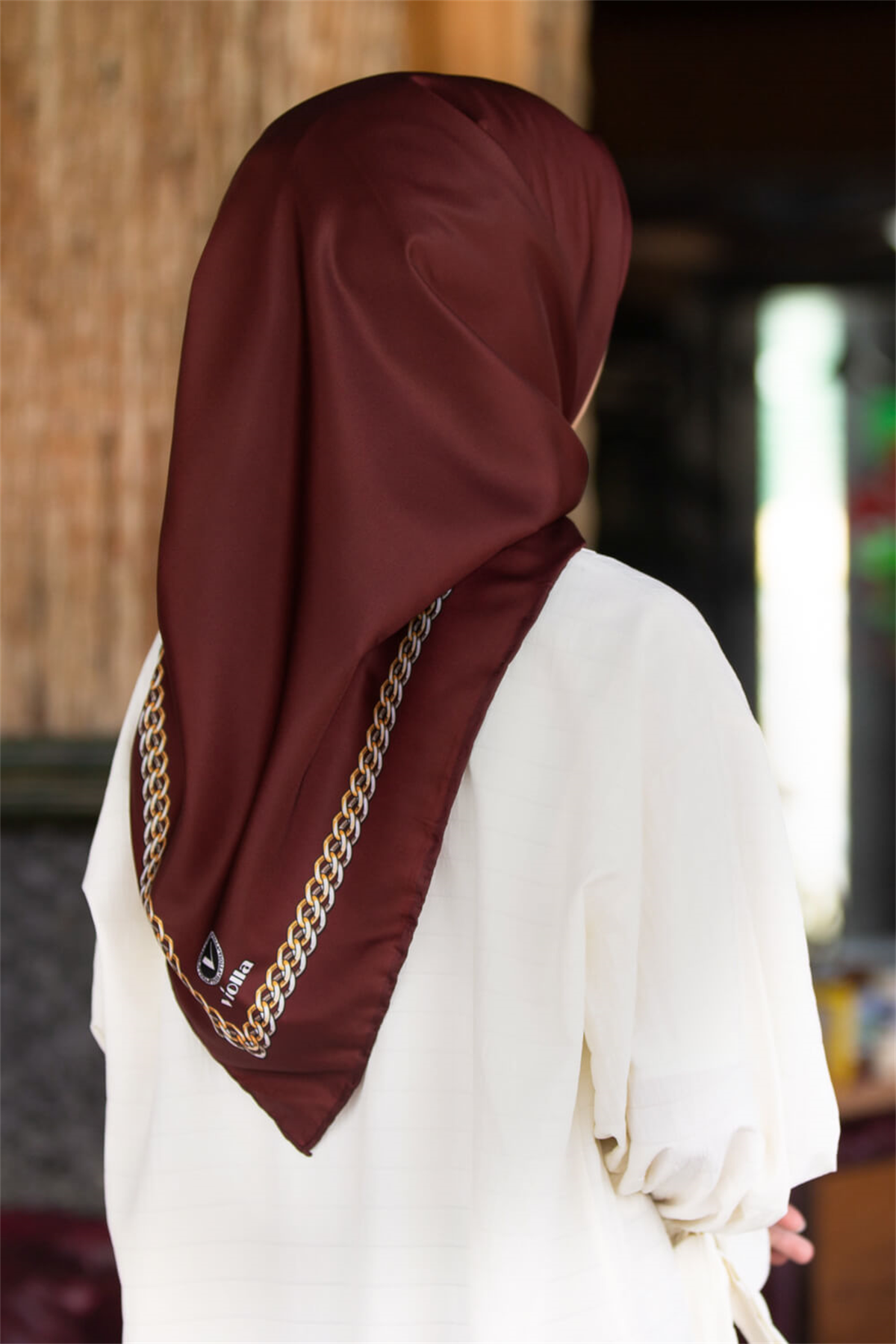 Twill Kenar Motifi Zincir Desenli Düz Bordo Renkli 90x90 Dikim Şekli : El Dikişi Eşarp (İpek İçermez)