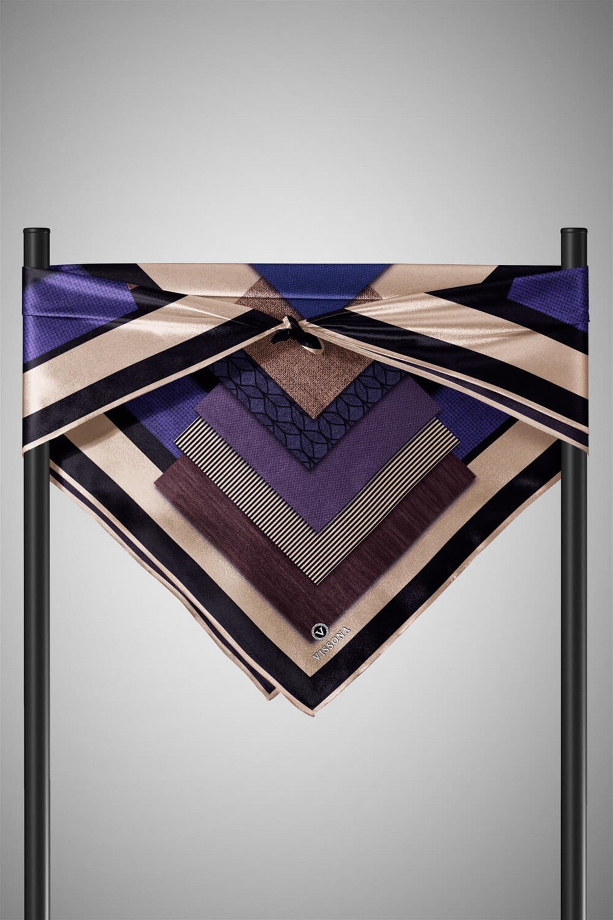 %100 Twill İpek Geometrik Desenli Mor - Siyah Renkli 90x90 Eşarp Dikim Şekli : El Dikişi