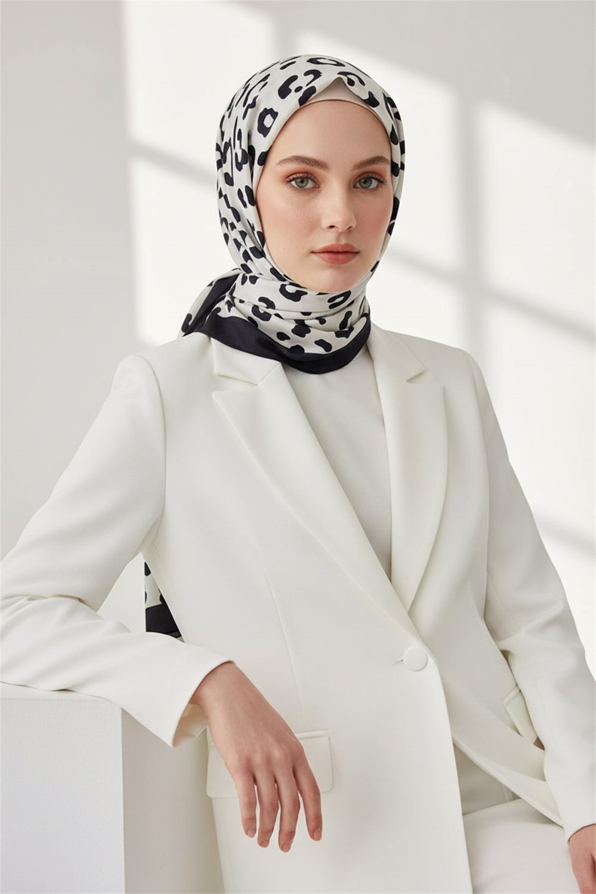 KREP LEOPAR DESENLİ KREM RENKLİ 75X195 KIRIŞMAZ ŞAL