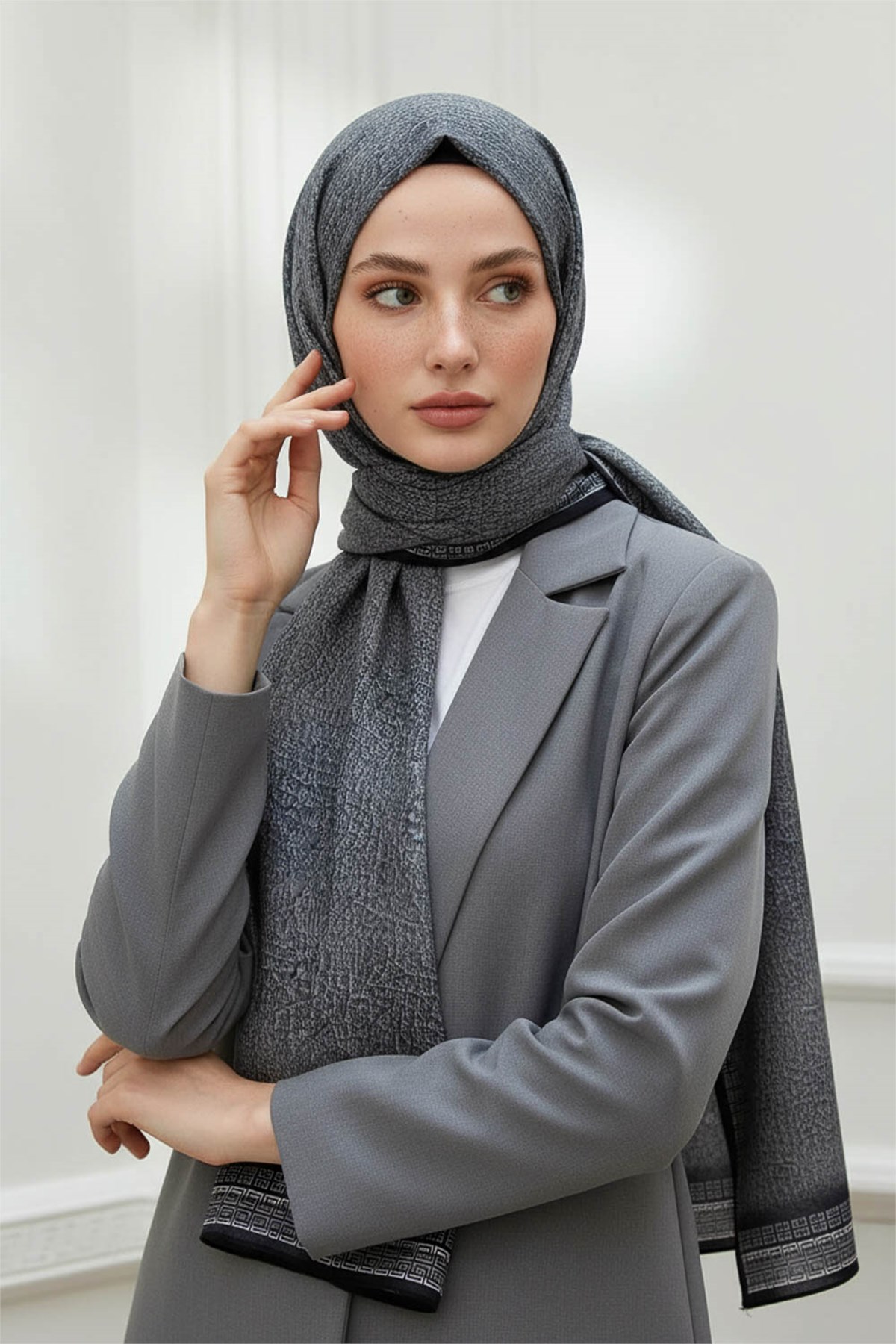 KREP DESENLİ FÜME RENKLİ 75X195 KIRIŞMAZ ŞAL