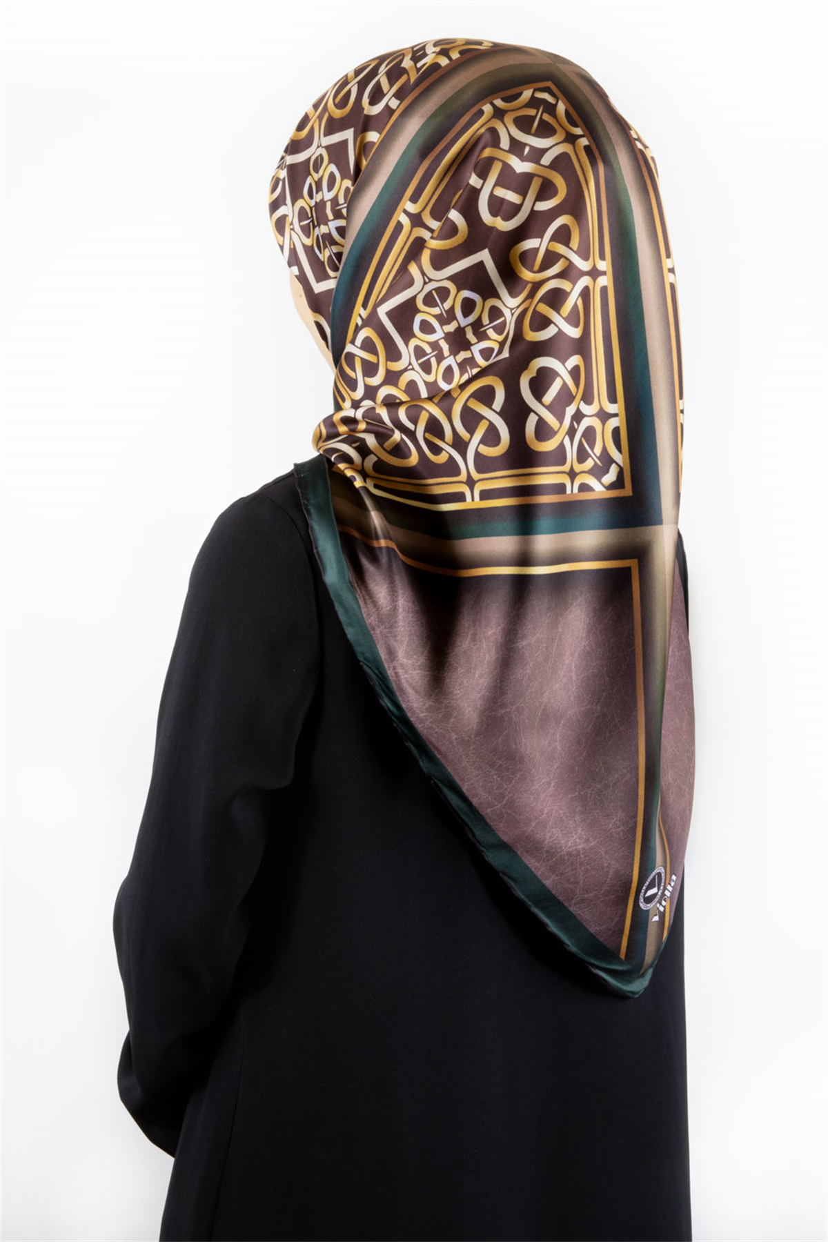 Twill Gold Çerçeveli Barok Desenli Zümrüt Yeşili Renkli 90x90 Eşarp (İpek İçermez) Kenar Dikiş Şekli El Dikişli