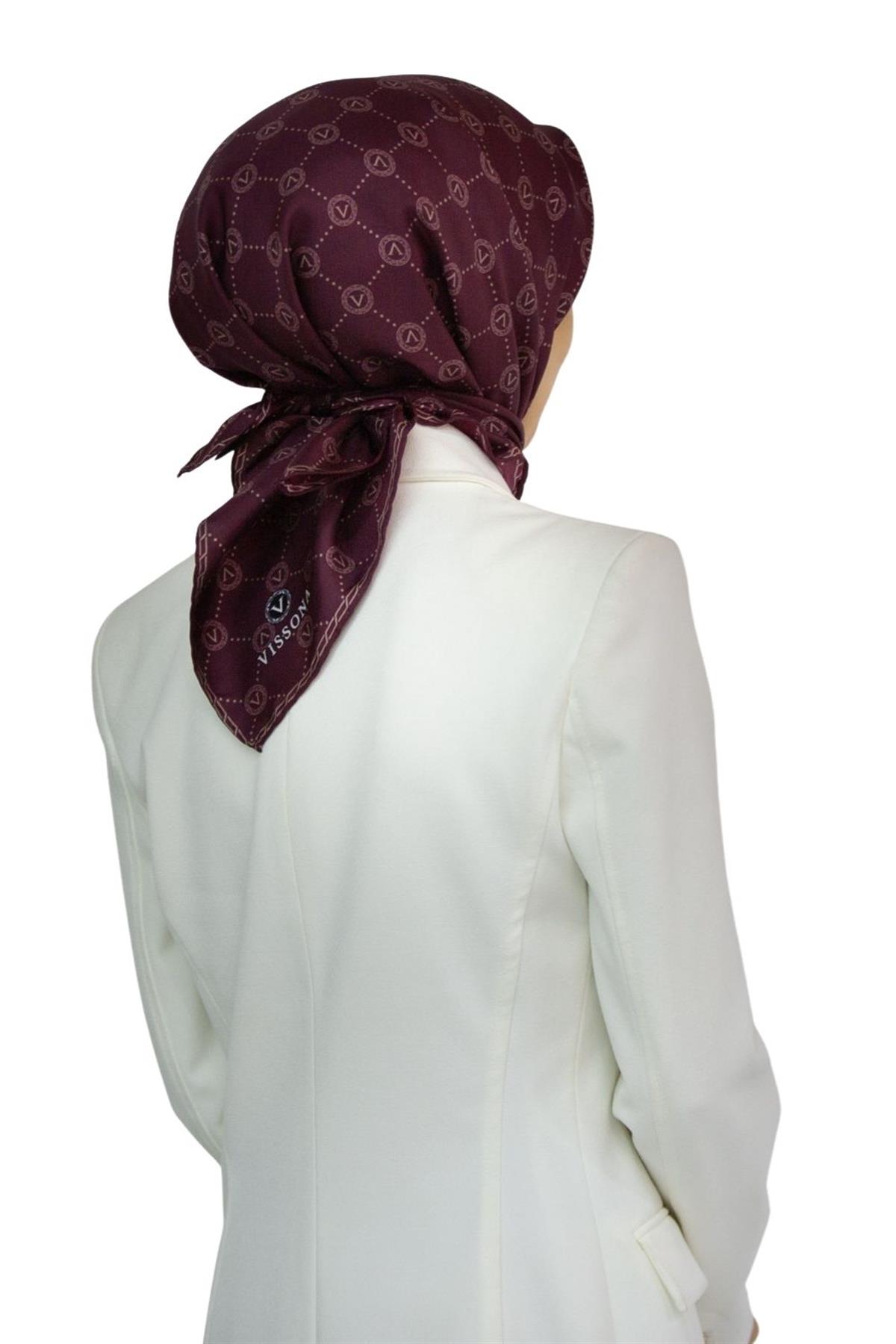 %100 Twill İpek Monogram Desenli Şarabi Renkli 90x90 Eşarp Dikim Şekli : El Dikişi