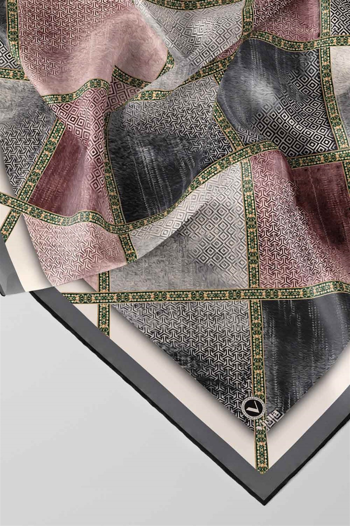 Twill Geometrik Desenli Pudra Renkli 90x90 Eşarp (İpek İçermez) Kenar Dikiş Şekli El Dikişli