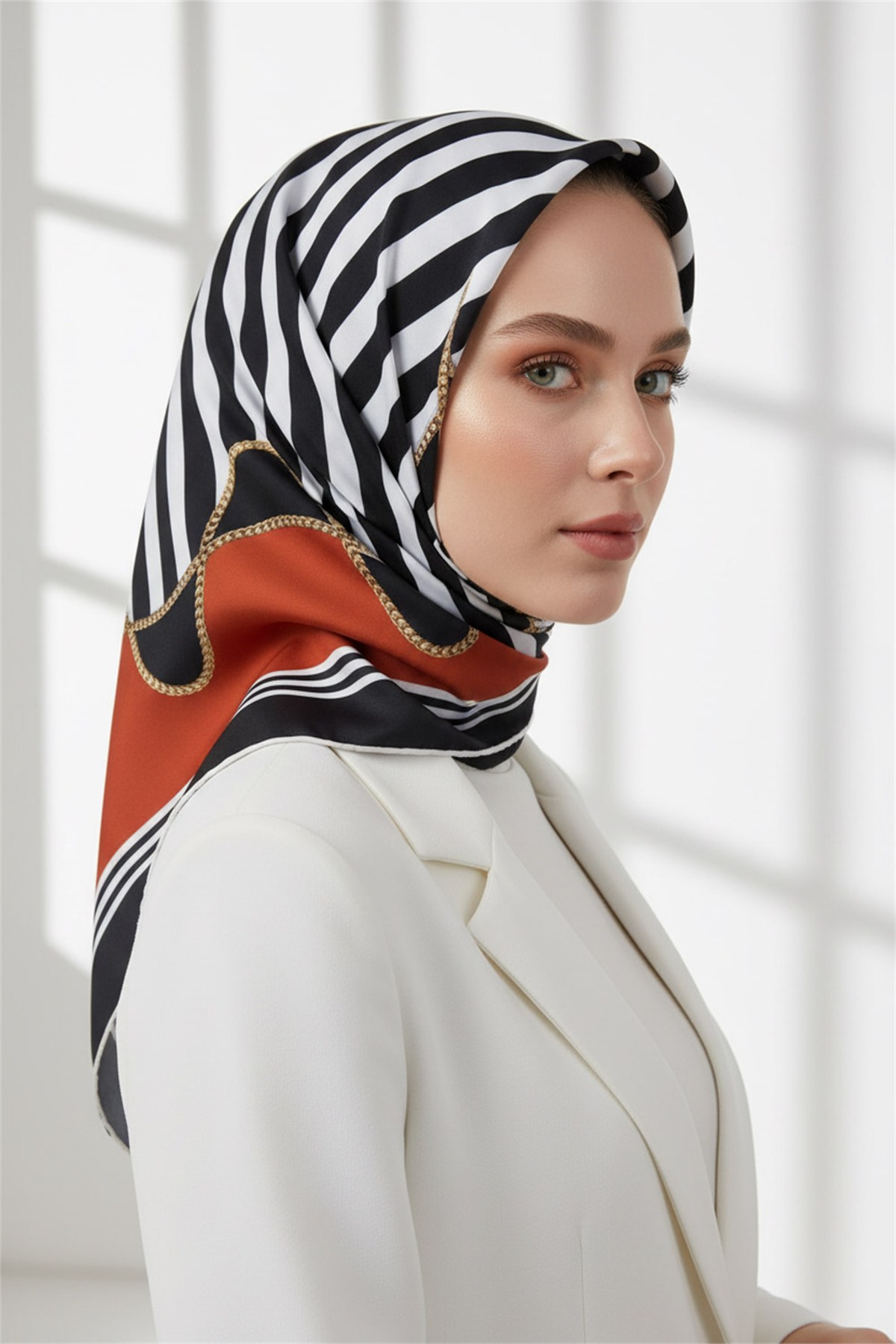 Kristal Geometrik Desenli Taba - Siyah Renkli 90x90 Eşarp (İpek İçermez) Kenar Dikiş Şekli El Dikişli