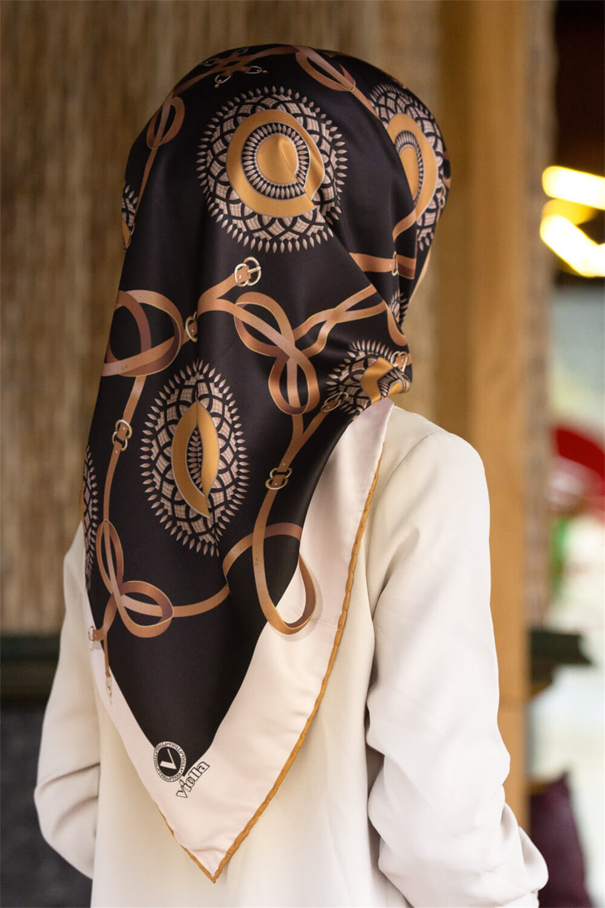 Twill Kemerli Ve Geometrik Desenli Hardal Renkli 90x90 Eşarp (İpek İçermez) Kenar Dikiş Şekli El Dikişli