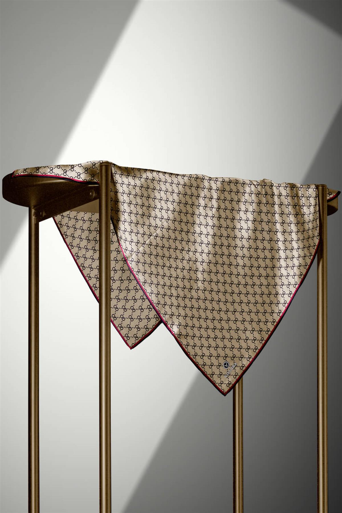 %100 Twill İpek Geometrik Desenli Siyah - Bej Renkli 90x90 Eşarp Dikim Şekli : El Dikişi