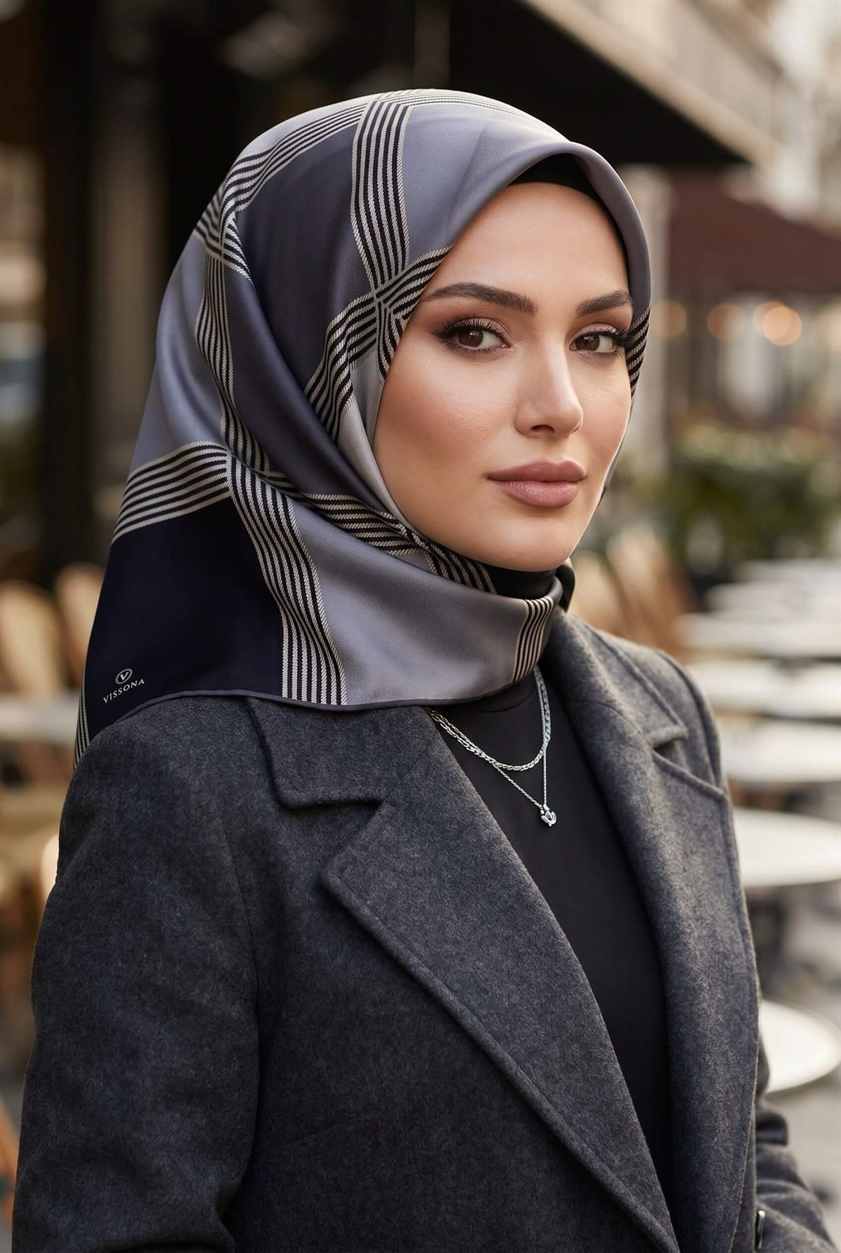 %100 Twill İpek Geometrik Desenli Gri Renkli 90x90 Eşarp Dikim Şekli : El Dikişi