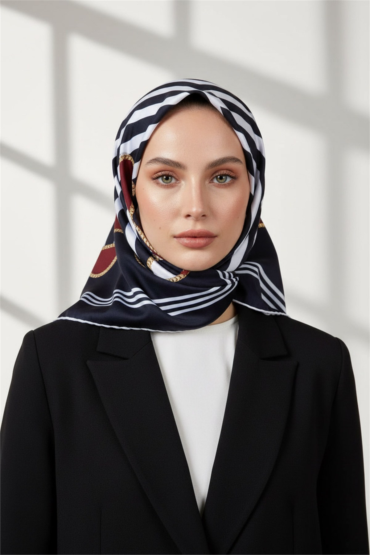 Kristal Geometrik Desenli Siyah - Bordo Renkli 90x90 Eşarp (İpek İçermez) Kenar Dikiş Şekli El Dikişli