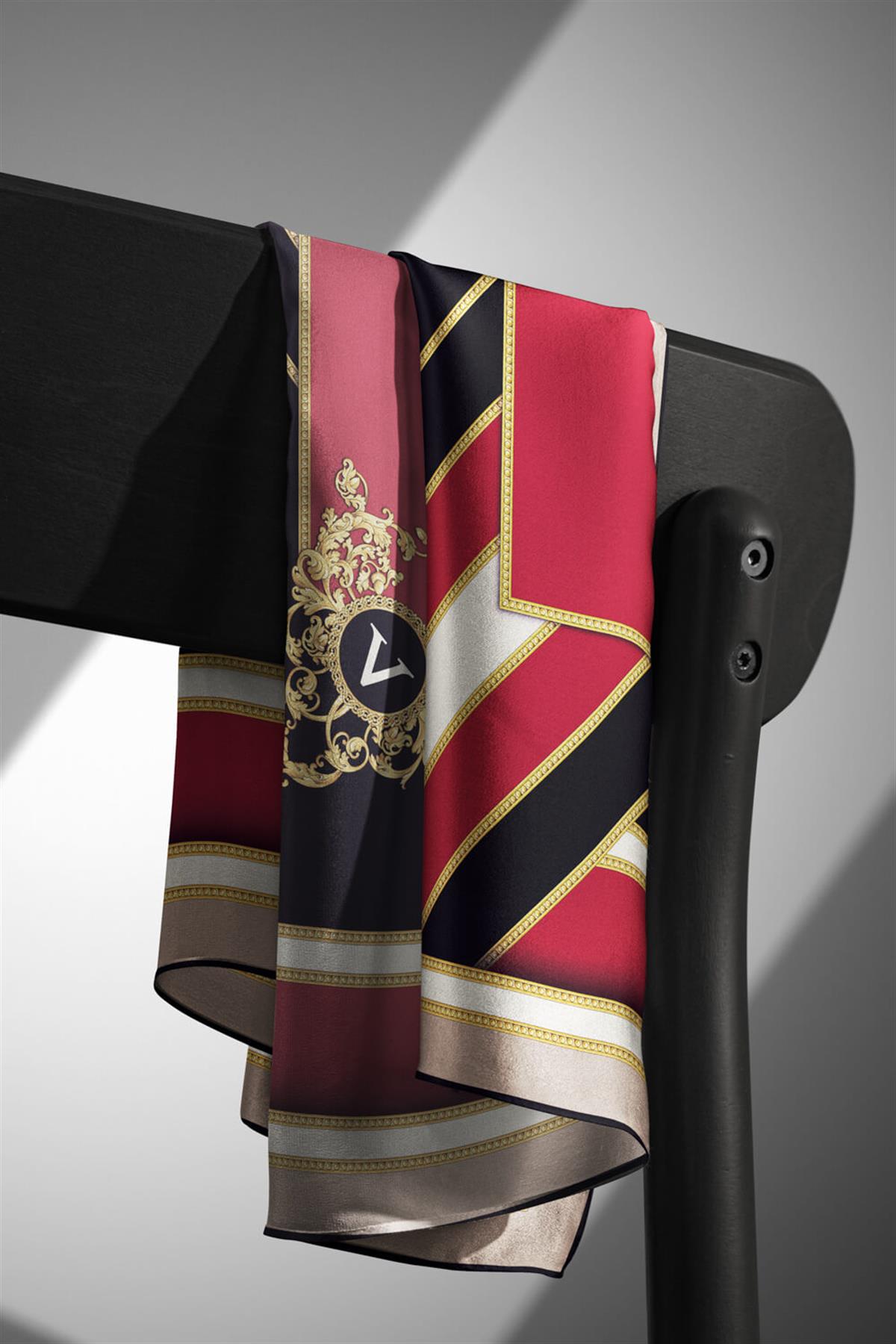 %100 Twill İpek Baroklu Ve Geometrik Desenli Bordo - Bej Renkli 90x90 Eşarp Dikim Şekli : El Dikişi