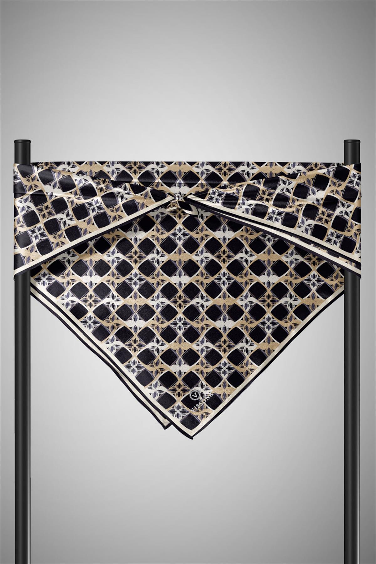 %100 Twill İpek Geometrik Desenli Siyah - Bej Renkli 90x90 Eşarp Dikim Şekli : El Dikişi