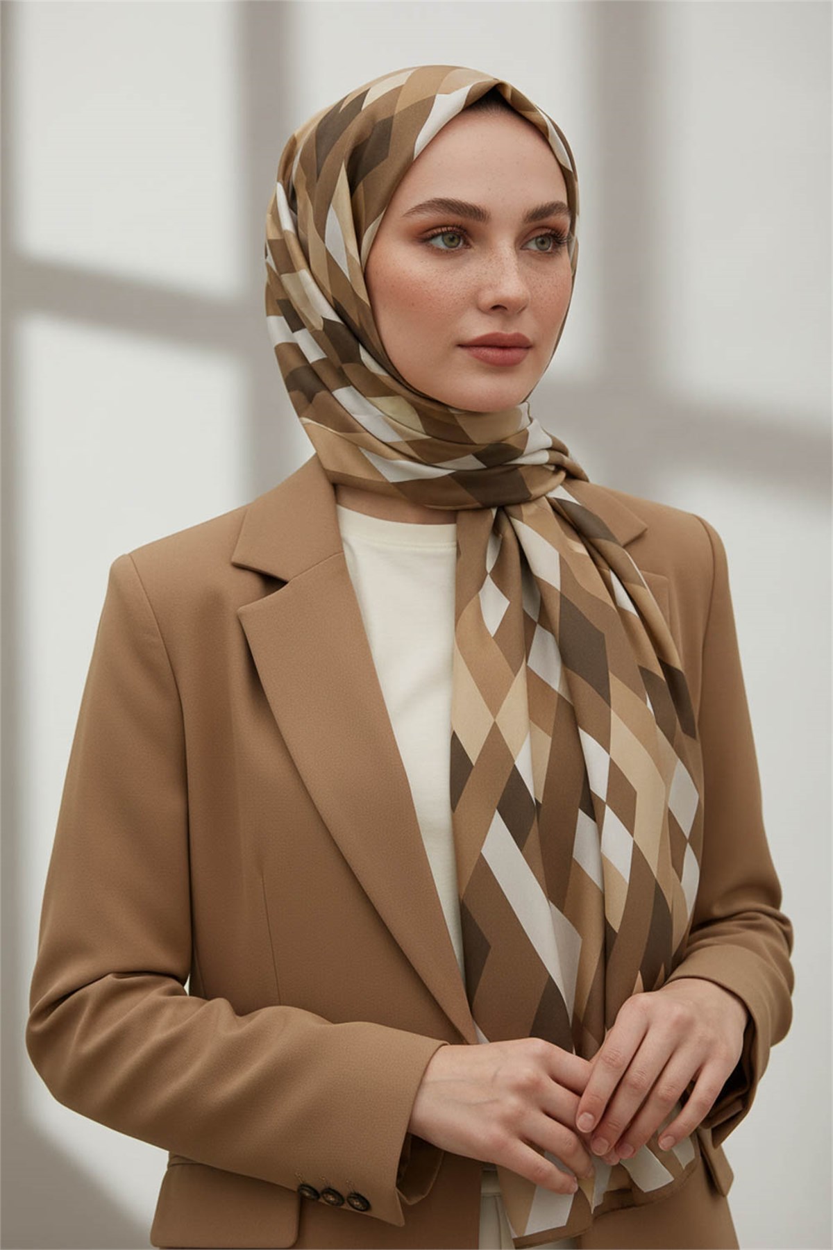 KREP GEOMETRİK DESENLİ HARDAL RENKLİ 75X195 KIRIŞMAZ ŞAL