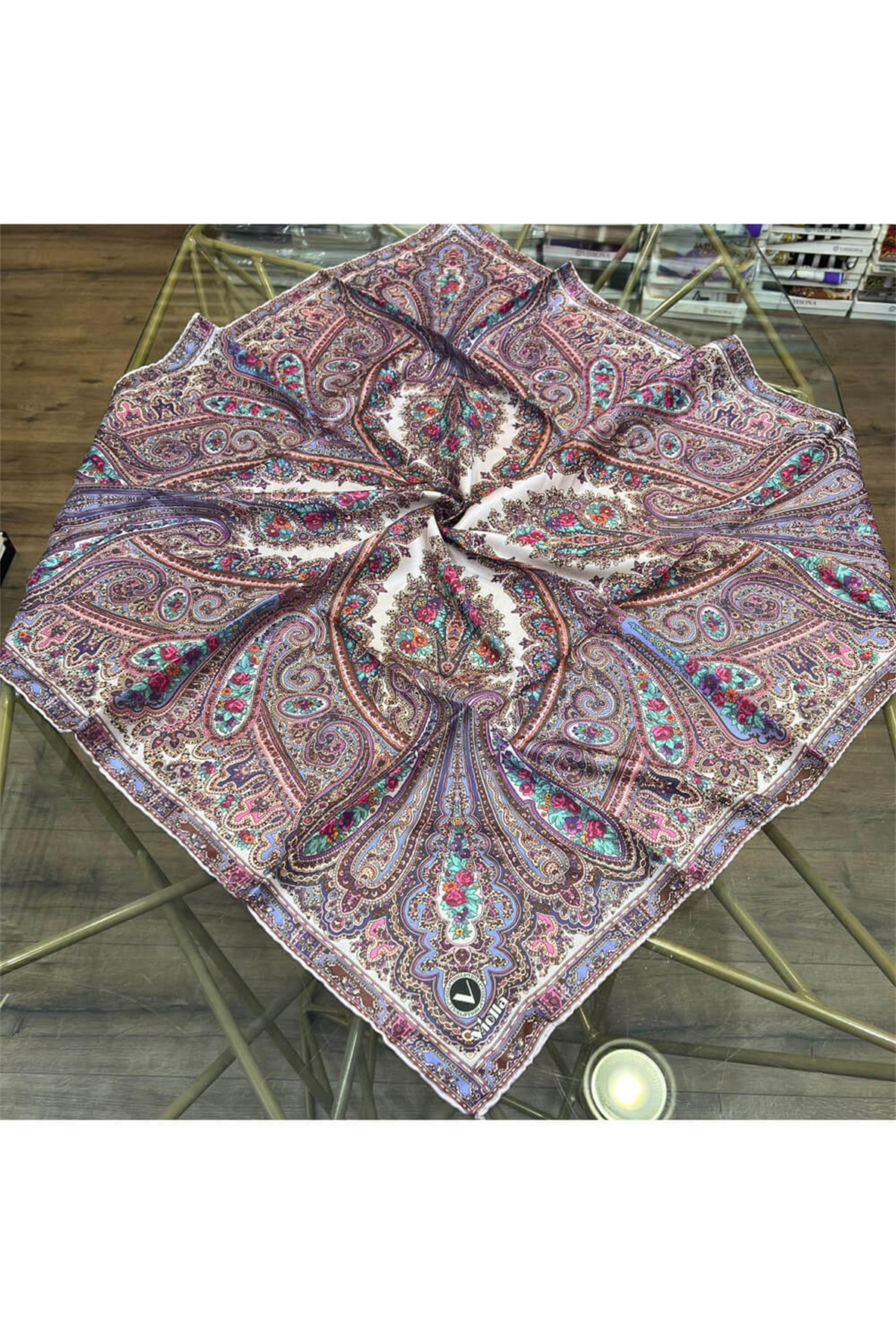 Kristal Şal Desenli Gri Renkli 90x90 Dikim Şekli : El Dikişi Eşarp (İpek İçermez)