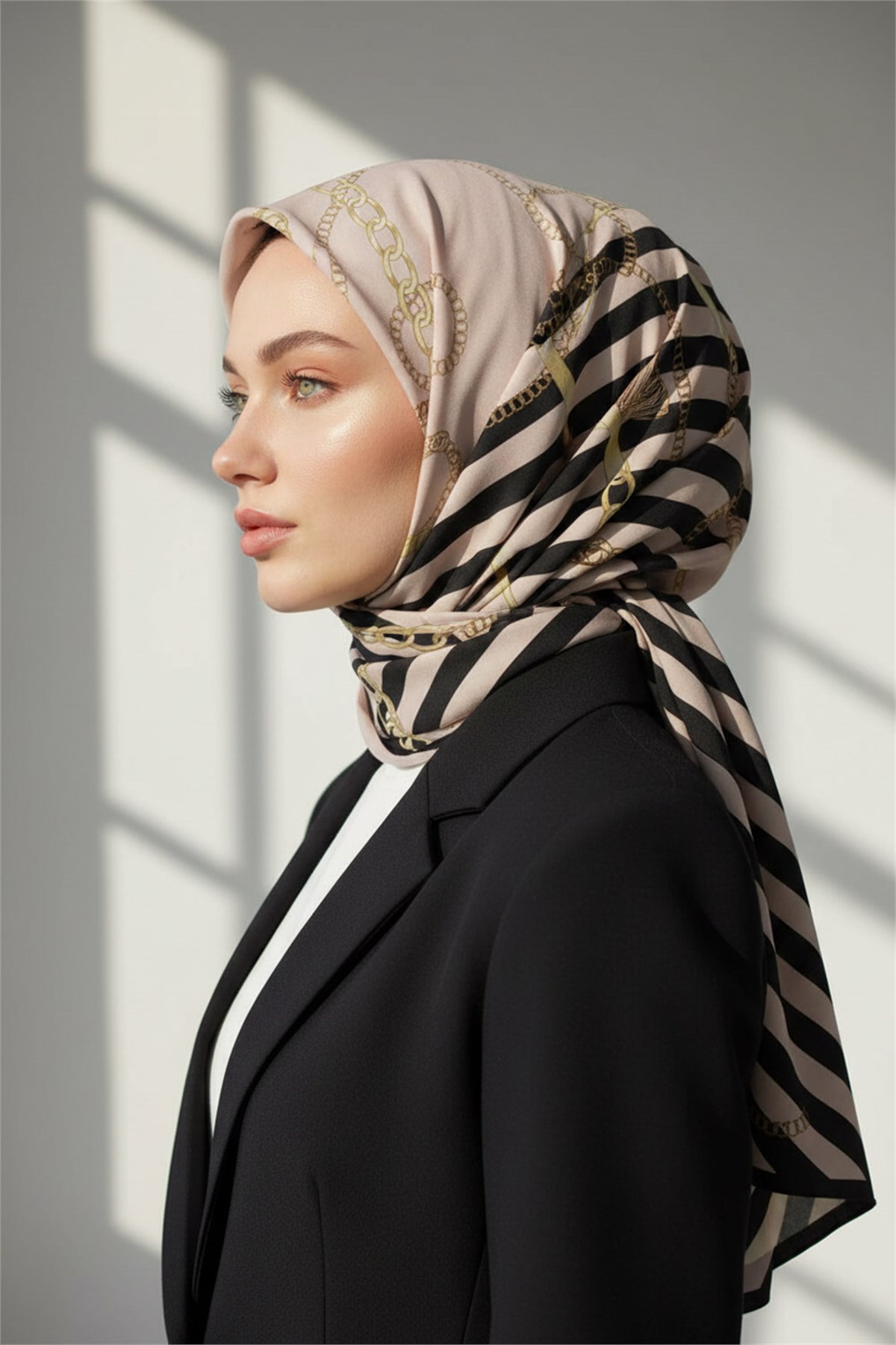 KREP ÇİZGİLİ DESENLİ VİZON - SİYAH RENKLİ 75X195 KIRIŞMAZ ŞAL