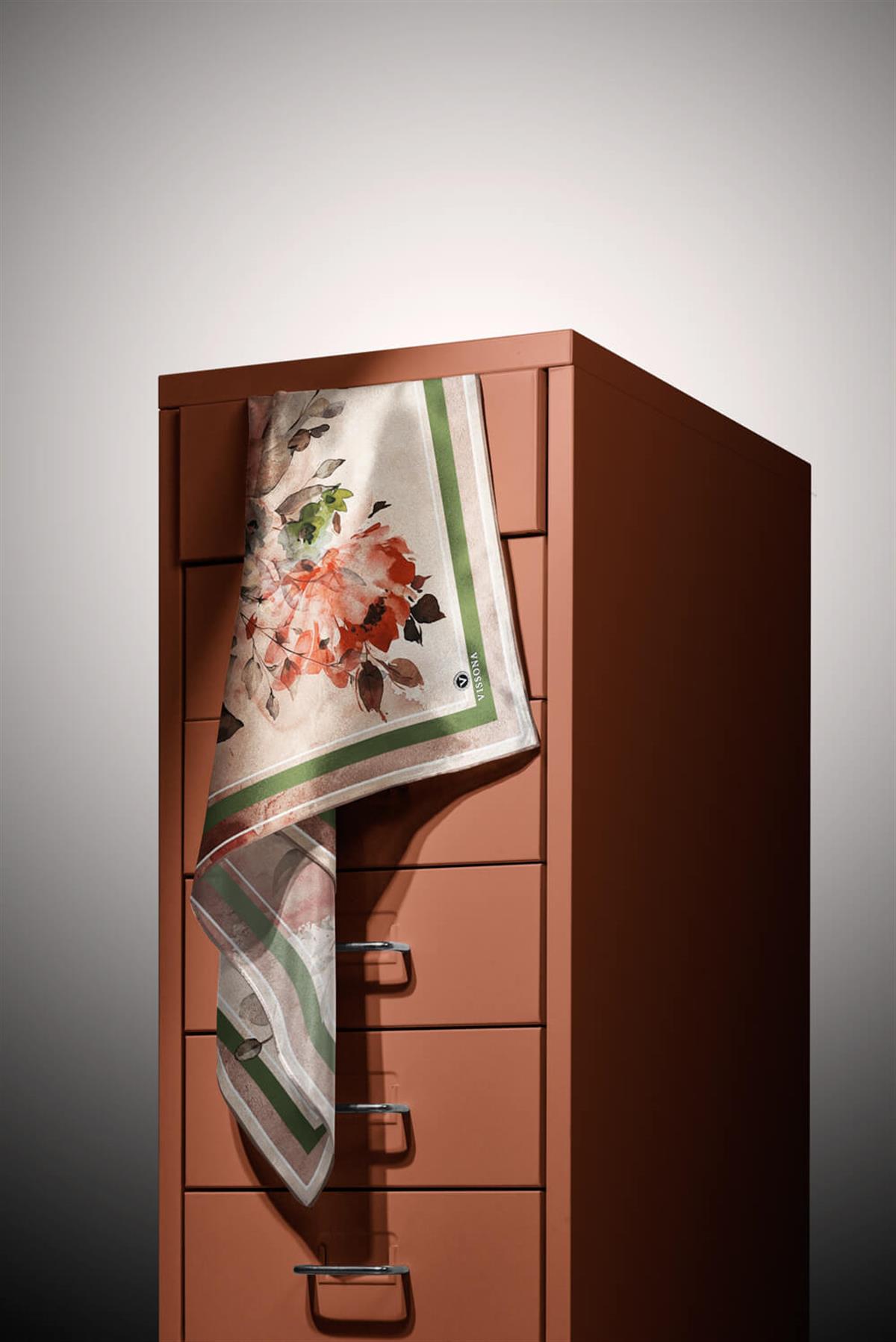 %100 Twill İpek Bahar Çiçekleri Desenli Narçiçeği - Haki Renkli 90x90 Eşarp Dikim Şekli : El Dikişi