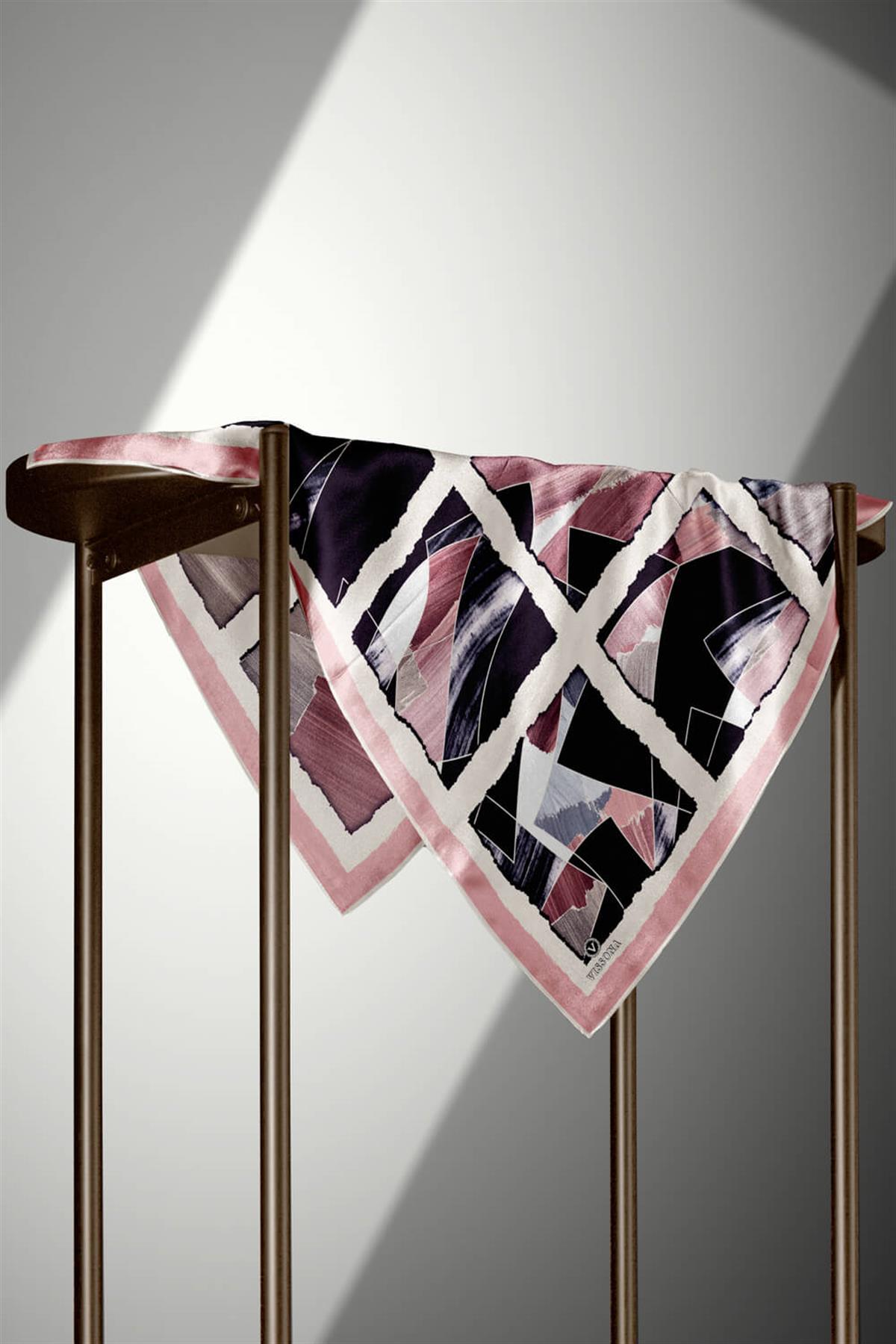 %100 Twill İpek Geometrik Desenli Pudra - Gri Renkli 90x90 Eşarp Dikim Şekli : El Dikişi