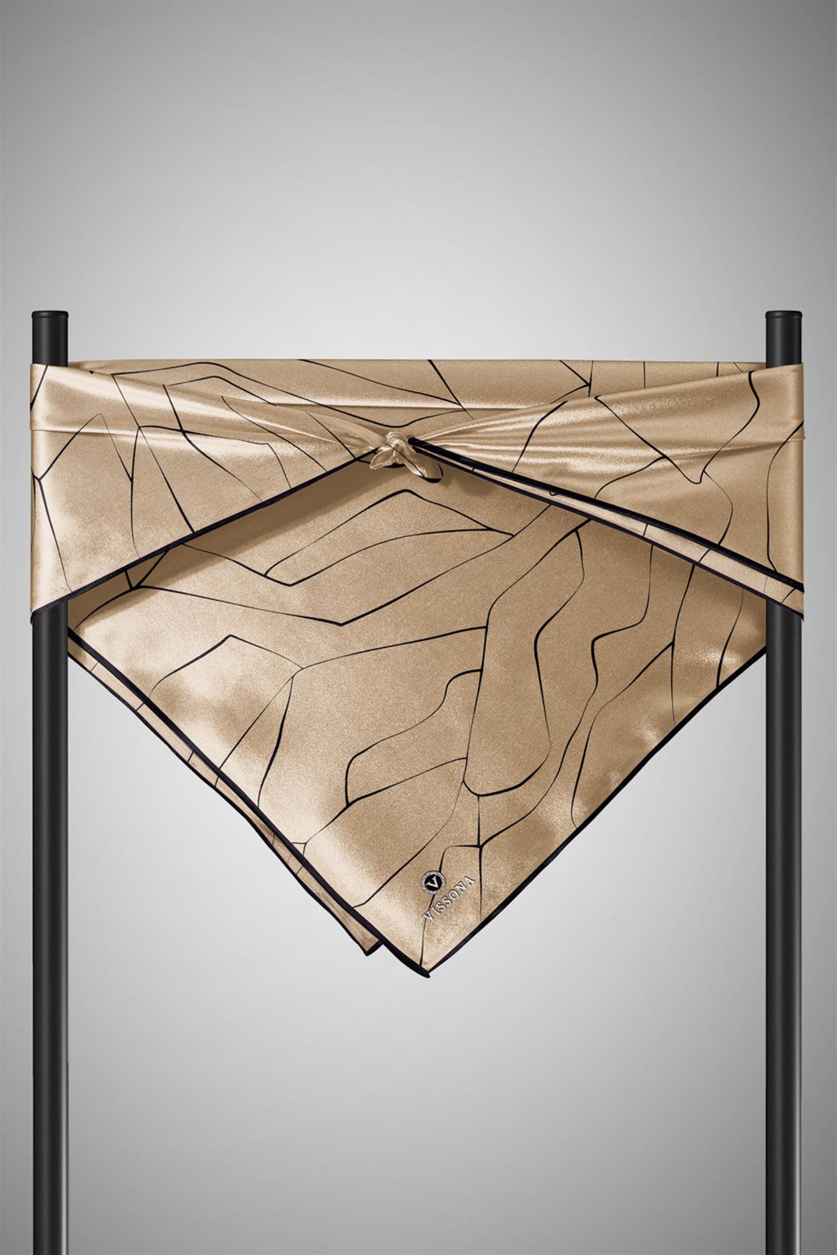 %100 Twill İpek Çizgi Desenli Bej - Siyah Renkli 90x90 Eşarp Dikim Şekli : El Dikişi