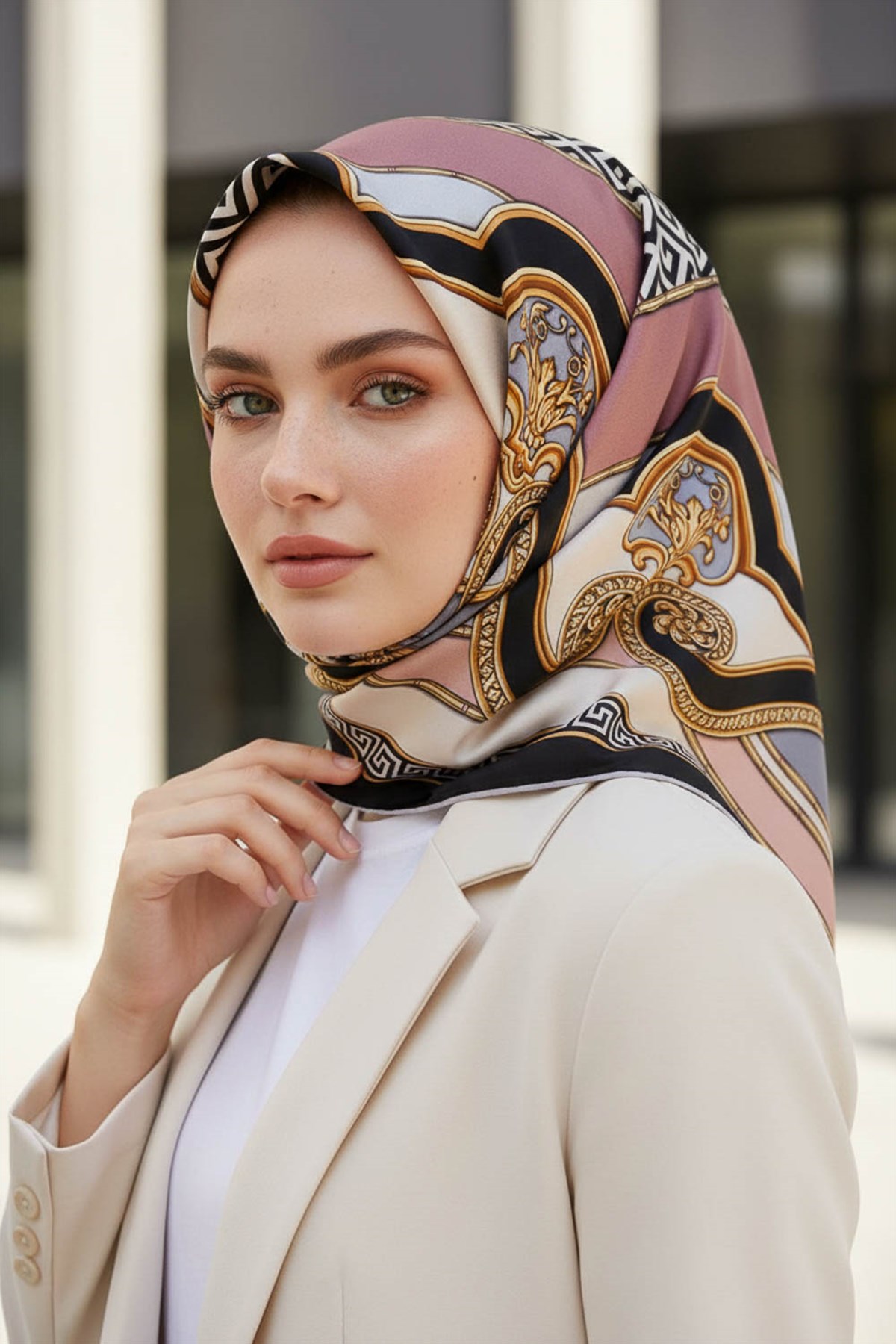 %100 Twill İpek Barok Desenli Pudra - Gri Renkli 90x90 Eşarp Dikim Şekli : El Dikişi