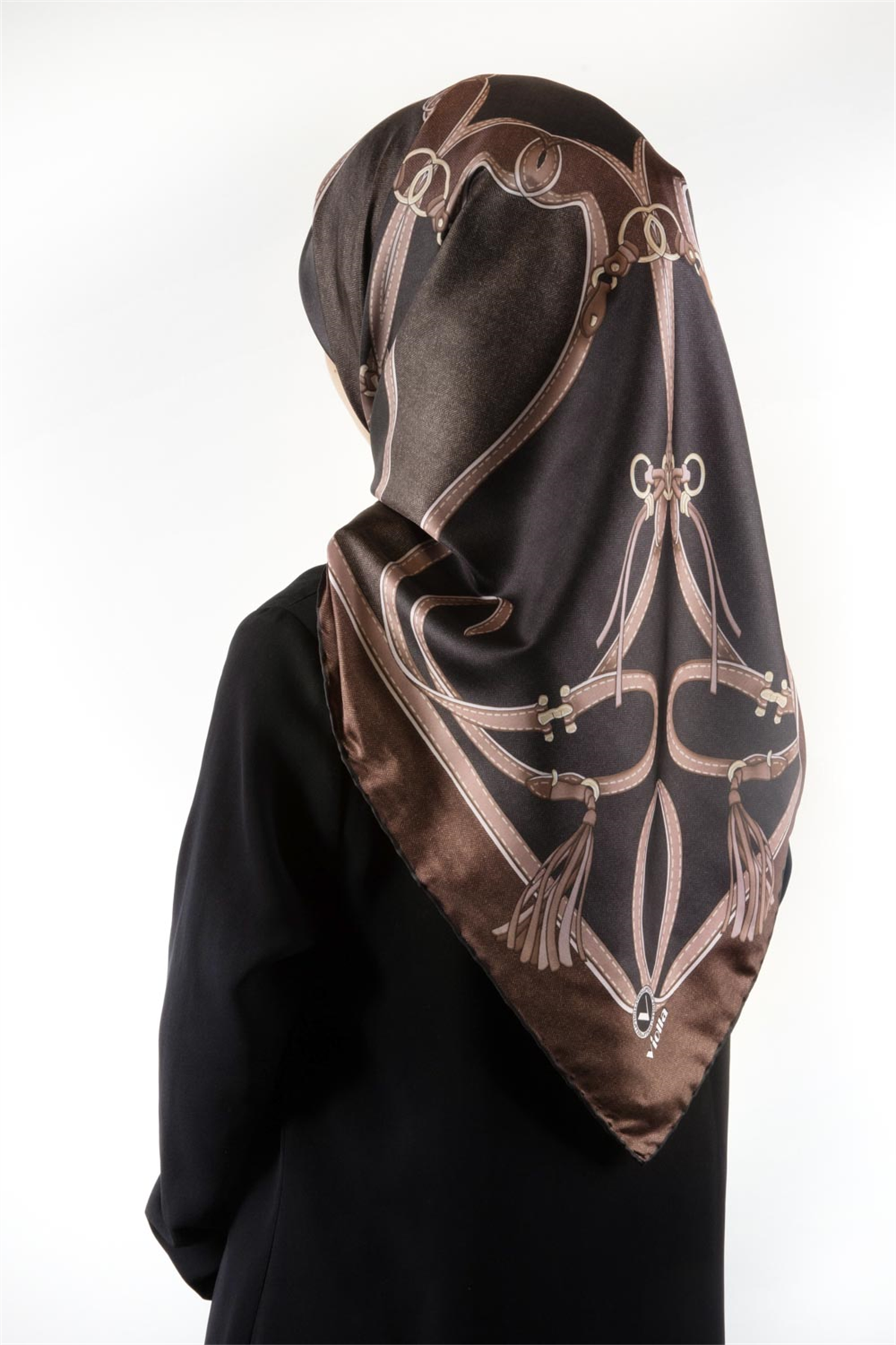 Twill Kemer Desenli Gri - Bej Renkli 90x90 Eşarp (İpek İçermez) Dikim Şekli : El Dikişi