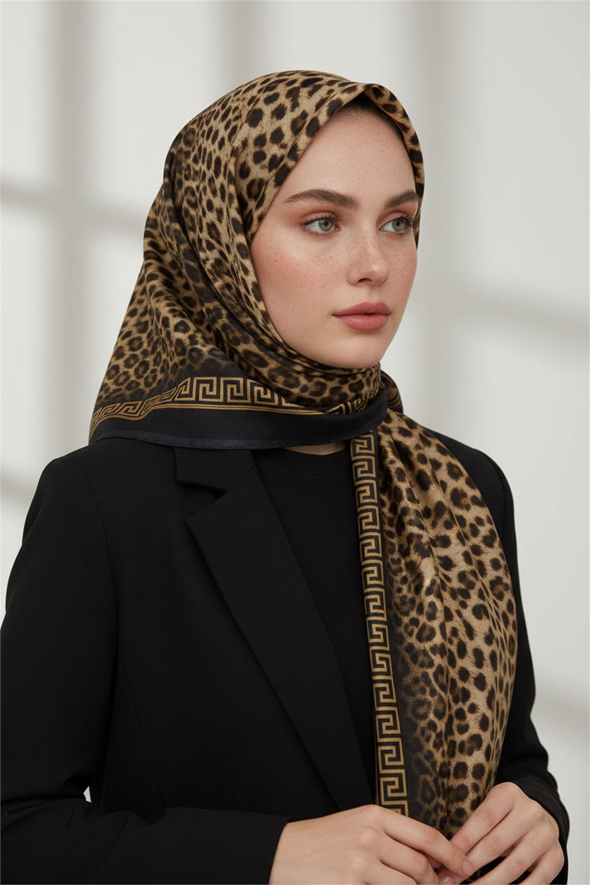 KREP BAROK BARDÜRLÜ LEOPAR DESENLİ HARDAL - SİYAH RENKLİ 75X195 KIRIŞMAZ ŞAL