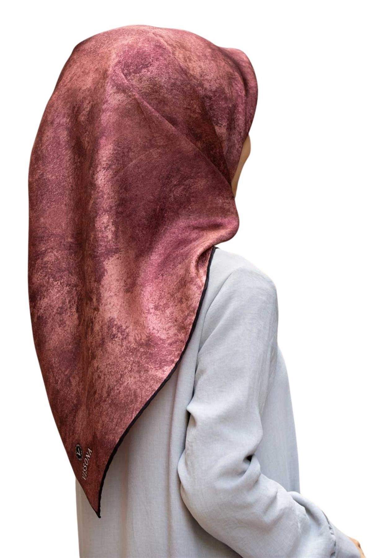 % 57 İPEK % 43 VİSKON Twill İpek Doku Desenli Gül Kurusu Renkli 90x90 Eşarp Dikim Şekli : El Dikişi