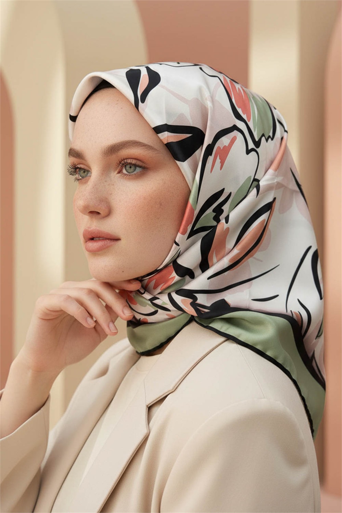 Rayon Bordürlü Çiçek Desenli Koyu Mint Yeşili Renkli 90x90 Dikim Şekli : El Dikişi Eşarp (İpek İçermez)