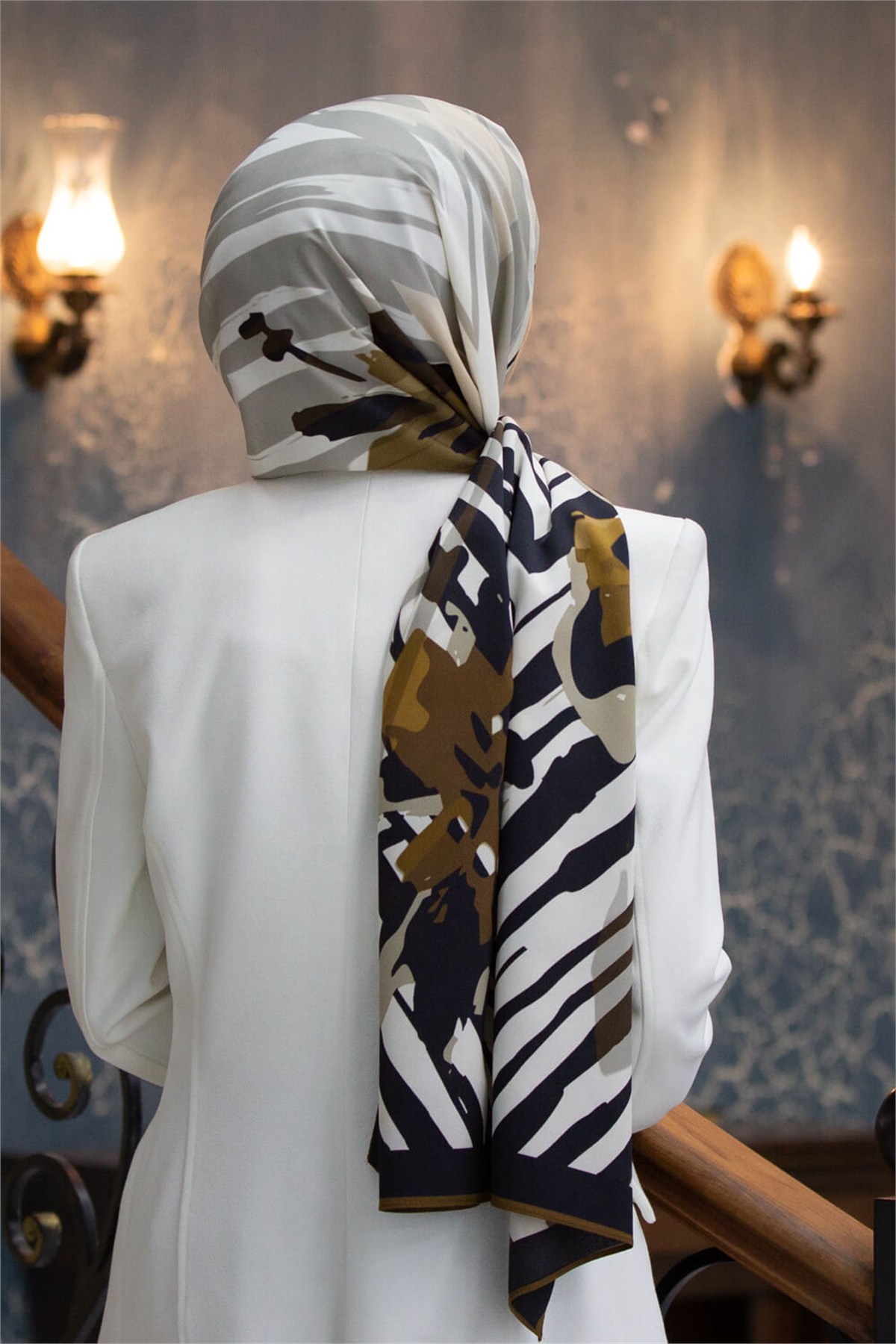 KREP ZEBRA VE ÇİÇEK DESENLİ HARDAL RENKLİ 75X195 KIRIŞMAZ ŞAL
