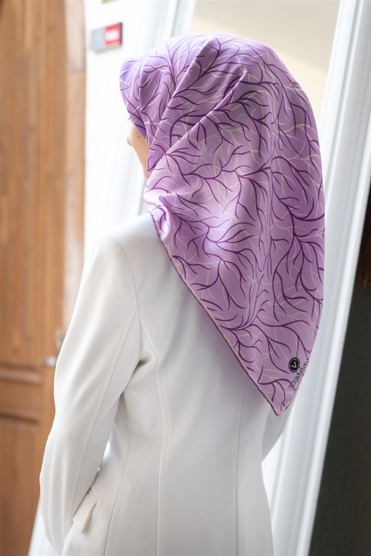 %100 Twill İpek Degrade Desenli Lila Renkli 90x90 Eşarp Dikim Şekli : El Dikişi