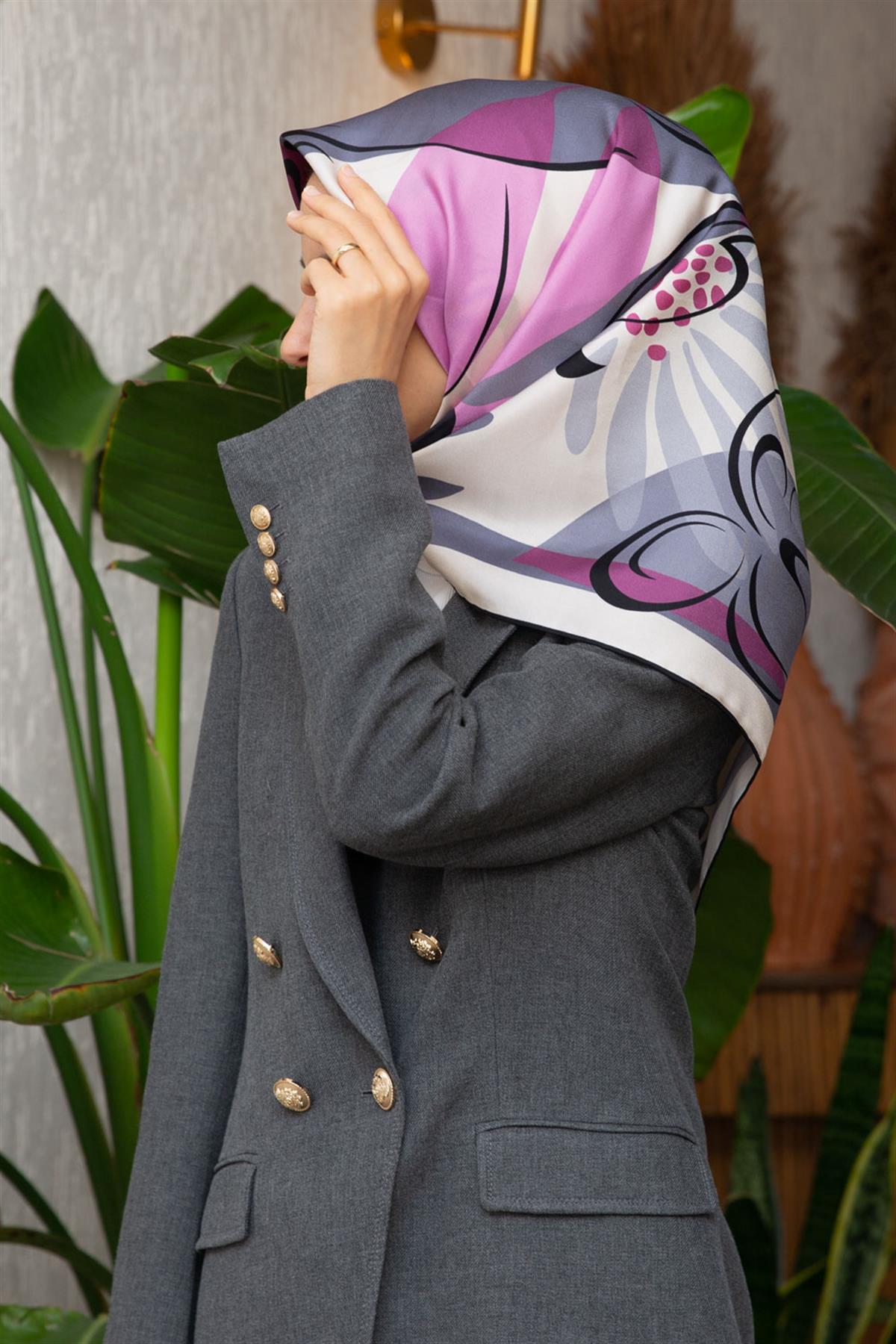 %100 Twill İpek Çiçek Desenli Gri - Siyah Renkli 90x90 Eşarp Dikim Şekli : El Dikişi