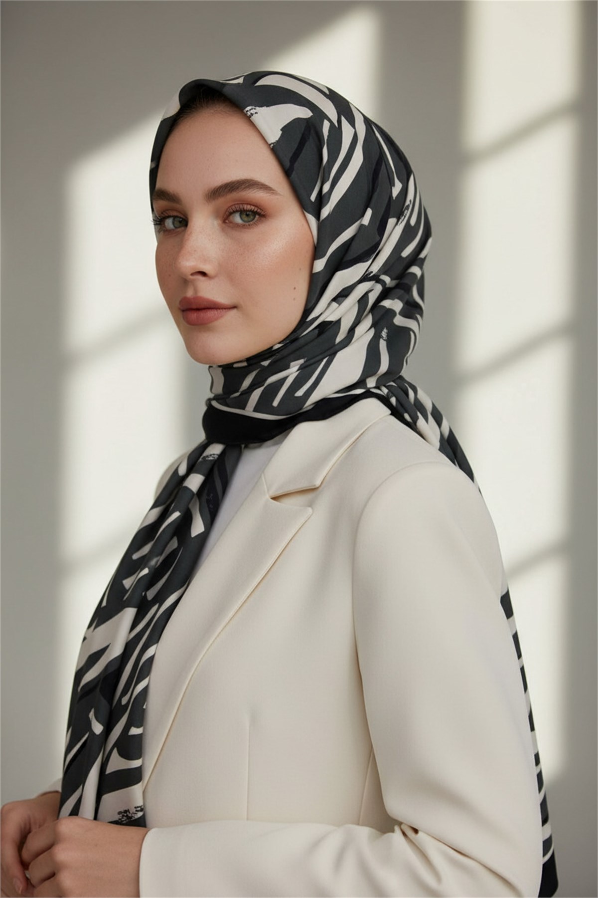 KREP ÇİZGİ DESENLİ FÜME RENKLİ 75X195 KIRIŞMAZ ŞAL