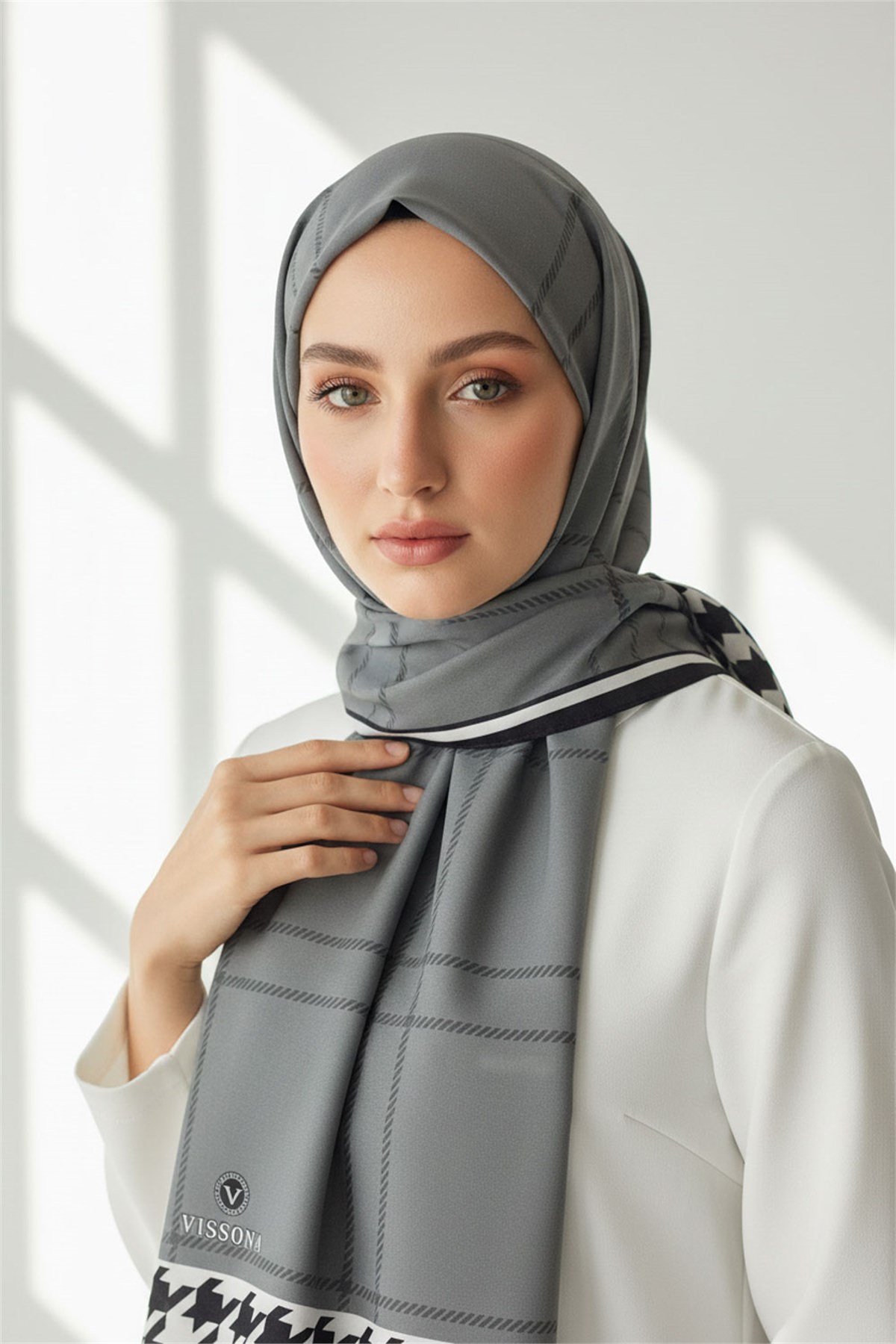 KREP KAZAYAĞI DESENLİ GRİ - SİYAH RENKLİ 75X195 KIRIŞMAZ ŞAL