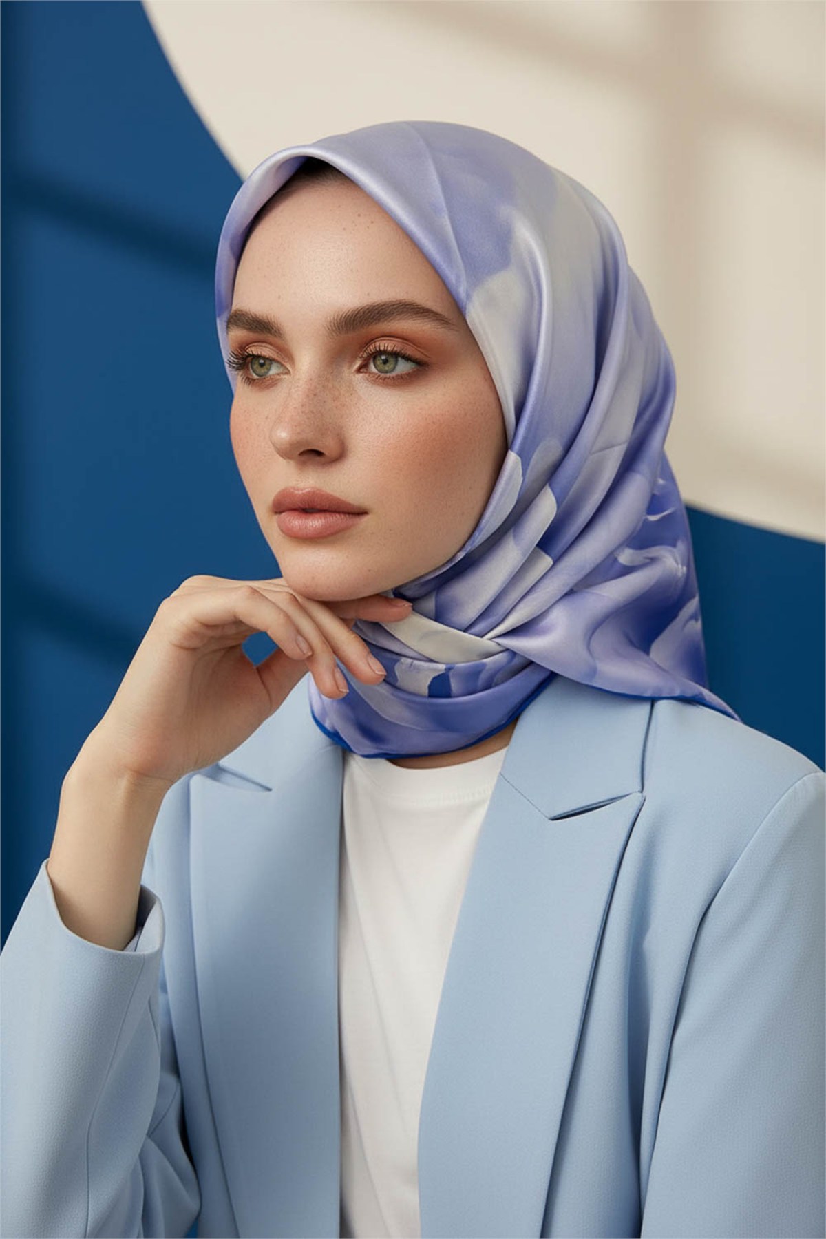 Rayon Büyük Çiçek Desenli Saks Renkli 90x90 Eşarp (İpek İçermez) Kenar Dikiş Şekli El Dikişli
