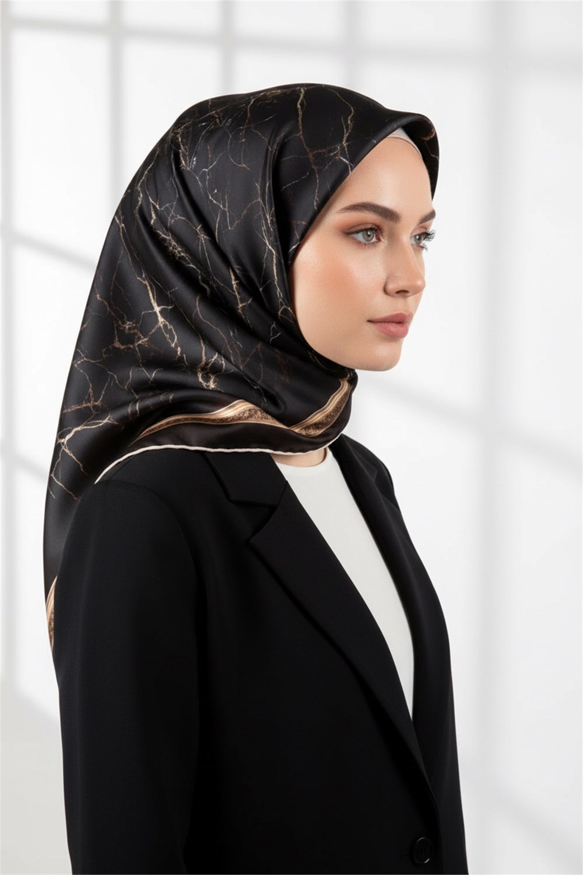 Kristal Barok Çerçeveli Mermer  Desenli Siyah Renkli 90x90 Eşarp (İpek İçermez) Kenar Dikiş Şekli El Dikişli