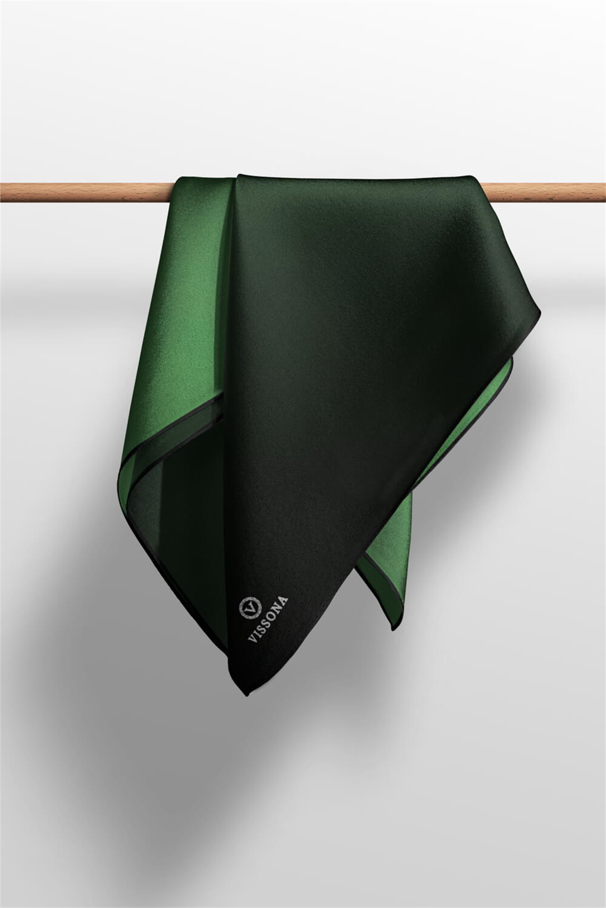 % 57 İPEK % 43 VİSKON Twill İpek Degrade Desenli Zümrüt Yeşili Renkli 90x90 Eşarp Dikim Şekli : El Dikişi