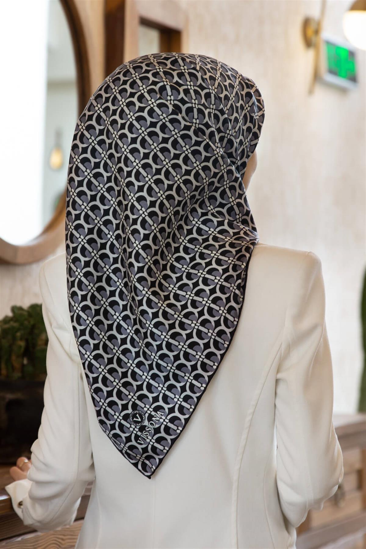 %100 Twill İpek Geometrik Desenli Siyah - Füme Renkli 90x90 Eşarp Dikim Şekli : El Dikişi