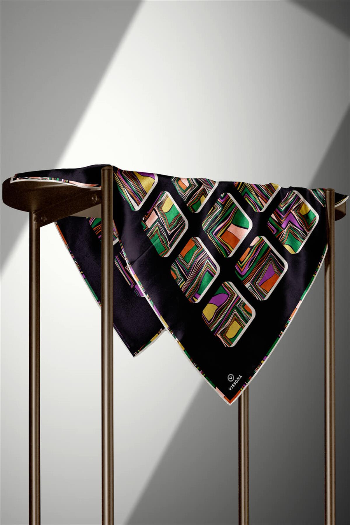 %100 Twill İpek Geometrik Kare Desenli Siyah - Zümrüt Yeşili Renkli 90x90 Eşarp Dikim Şekli : El Dikişi