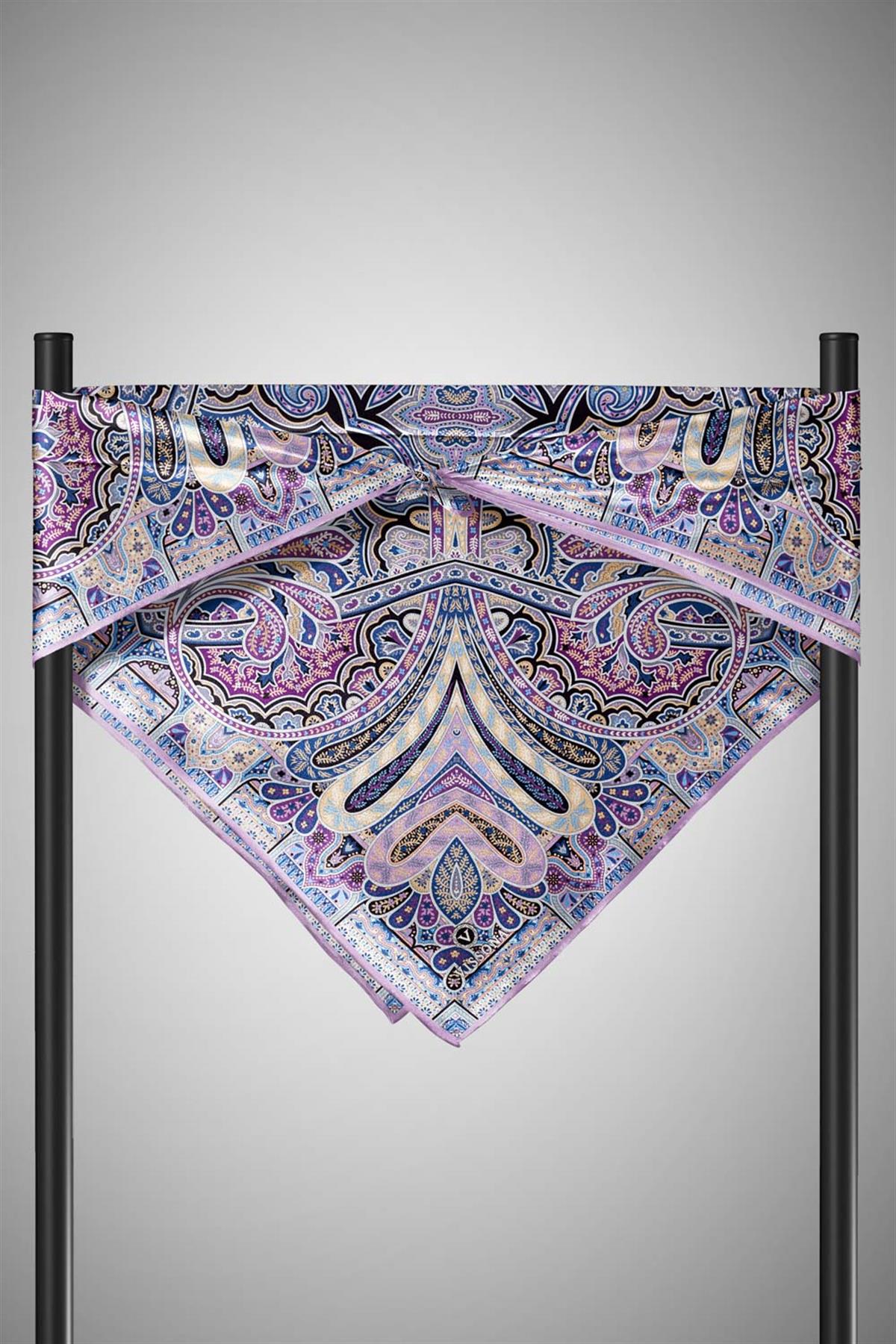 100% Twill İpek Etnik Desenli Lila Renkli 90x90 Dikim Şekli : El Dikişi Eşarp