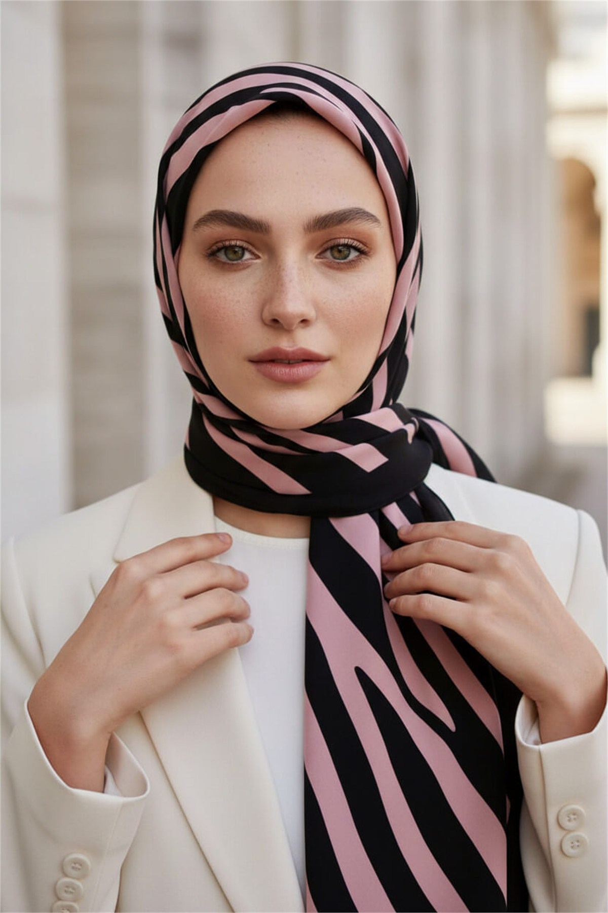 Kırışmaz Krep Şal Zebra Desenli Siyah Pudra 75x190 cm Kaymaz Kolay Şekil Alan