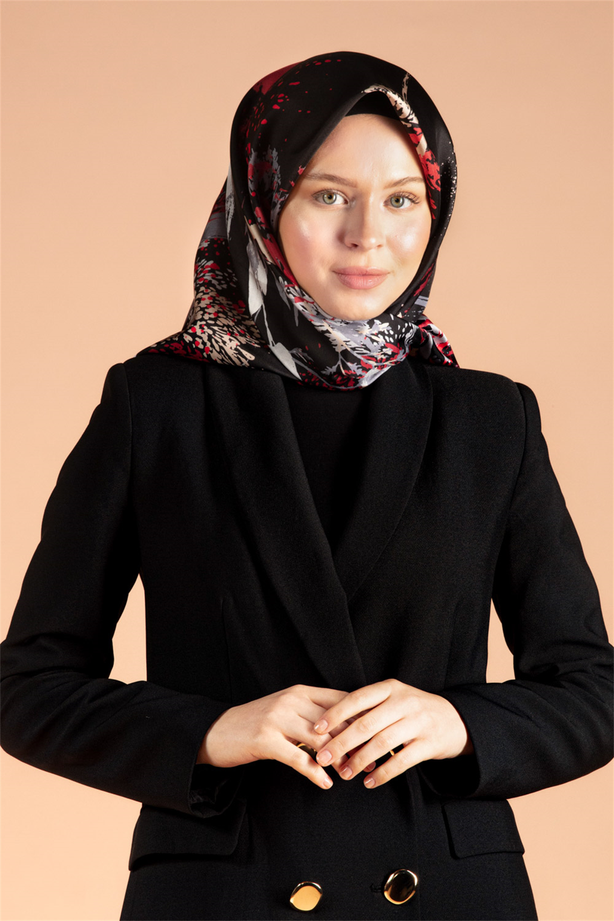 %100 Twill İpek Suluboya Çiçek Desenli Siyah - Bordo Renkli 90x90 Eşarp Dikim Şekli : El Dikişi