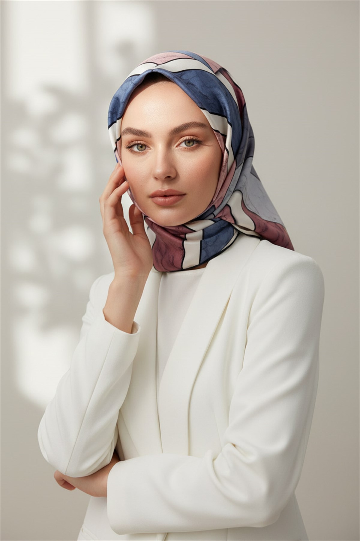 %100 Twill İpek Geometrik Mermer Desenli Pudra - Bebe Mavisi Renkli 90x90 Eşarp Dikim Şekli : El Dikişi