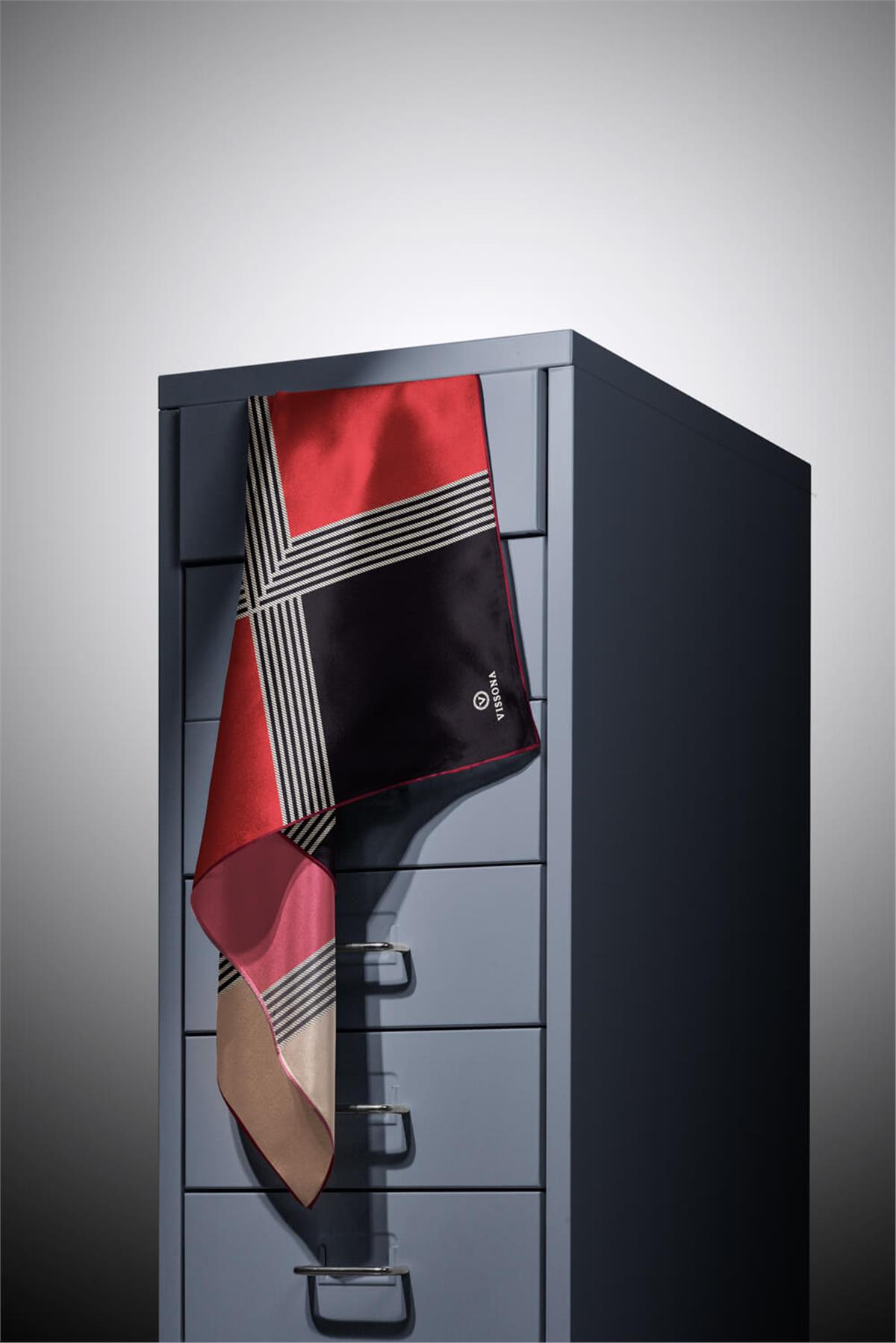 %100 Twill İpek Geometrik Desenli Bordo Renkli 90x90 Eşarp Dikim Şekli : El Dikişi