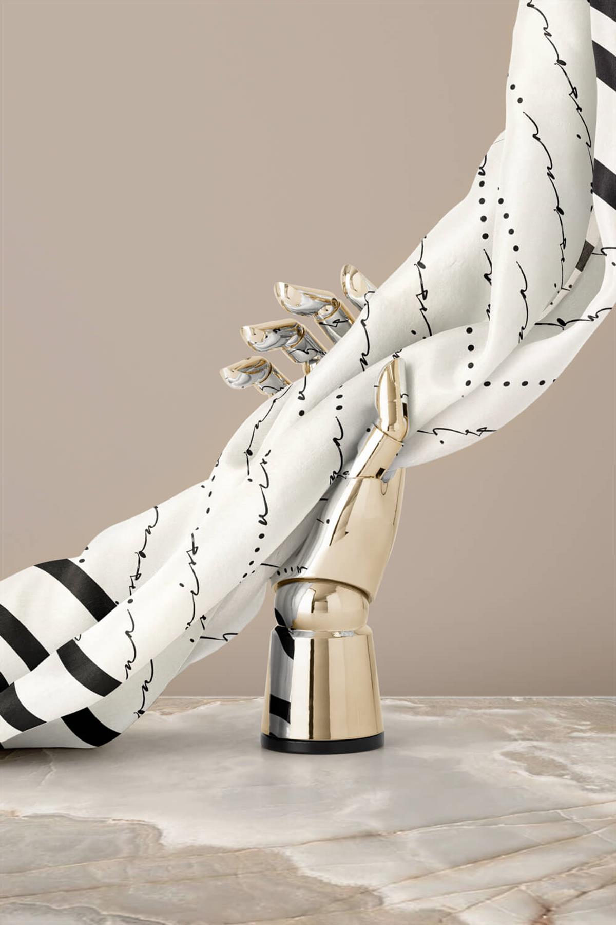 %100 Twill İpek El Yazısı Vissona Desenli Krem - Siyah Renkli Daha Tok Exclusive Serisi 90x90 Eşarp Kenar Dikiş Şekli : El Dikişi