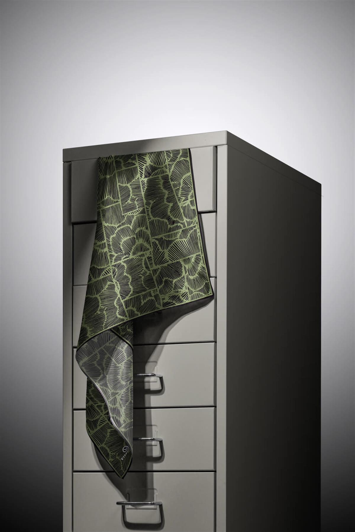 %100 Twill İpek Geometrik Desenli Haki - Siyah Renkli 90x90 Eşarp Dikim Şekli : El Dikişi