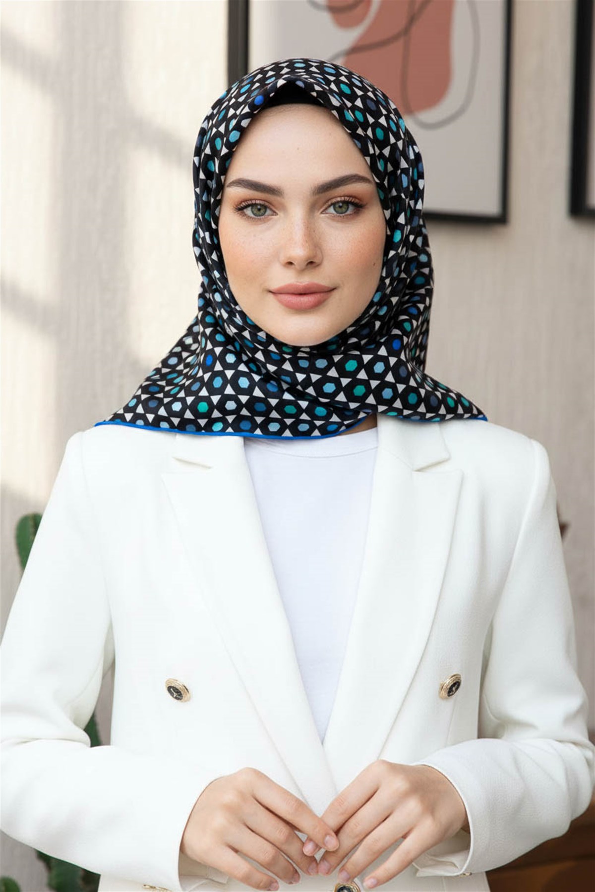 %100 Twill İpek Nokta Desenli Siyah - Saks Renkli 90x90 Eşarp Dikim Şekli : El Dikişi