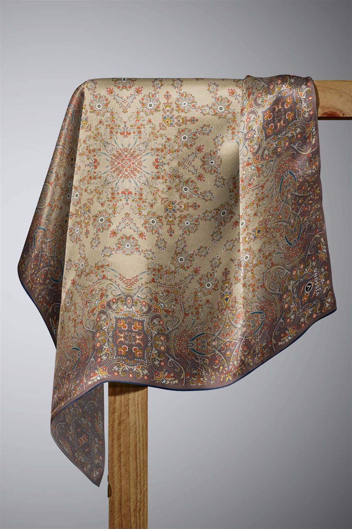 %100 Twill İpek Şal Desenli Kahverengi Renkli 90x90 Eşarp Dikim Şekli : El Dikişi