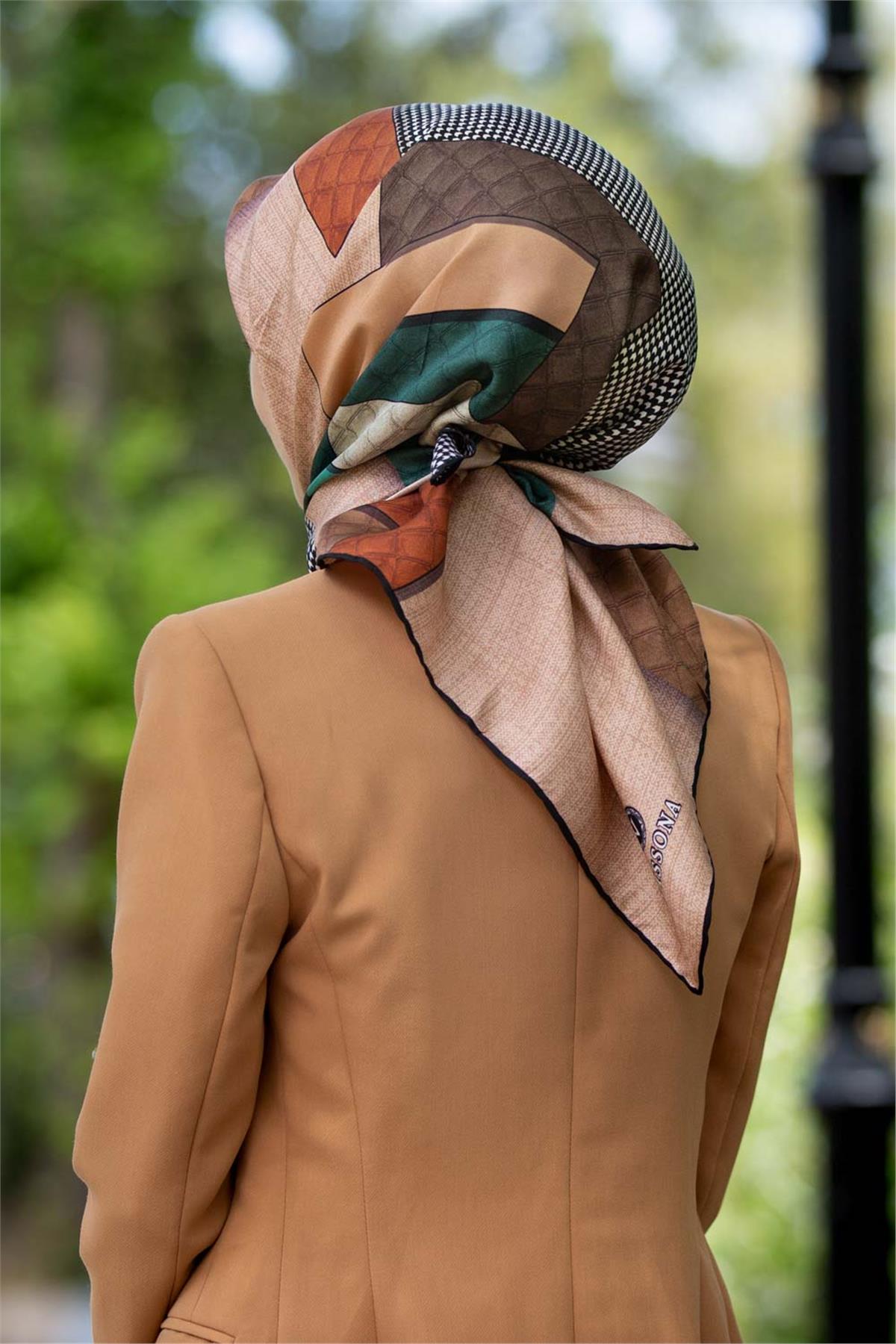 %100 Twill İpek Kazayaklı Ve Geometrik Desenli Somon - Petrol Yeşili Renkli 90x90 Eşarp Dikim Şekli : El Dikişi