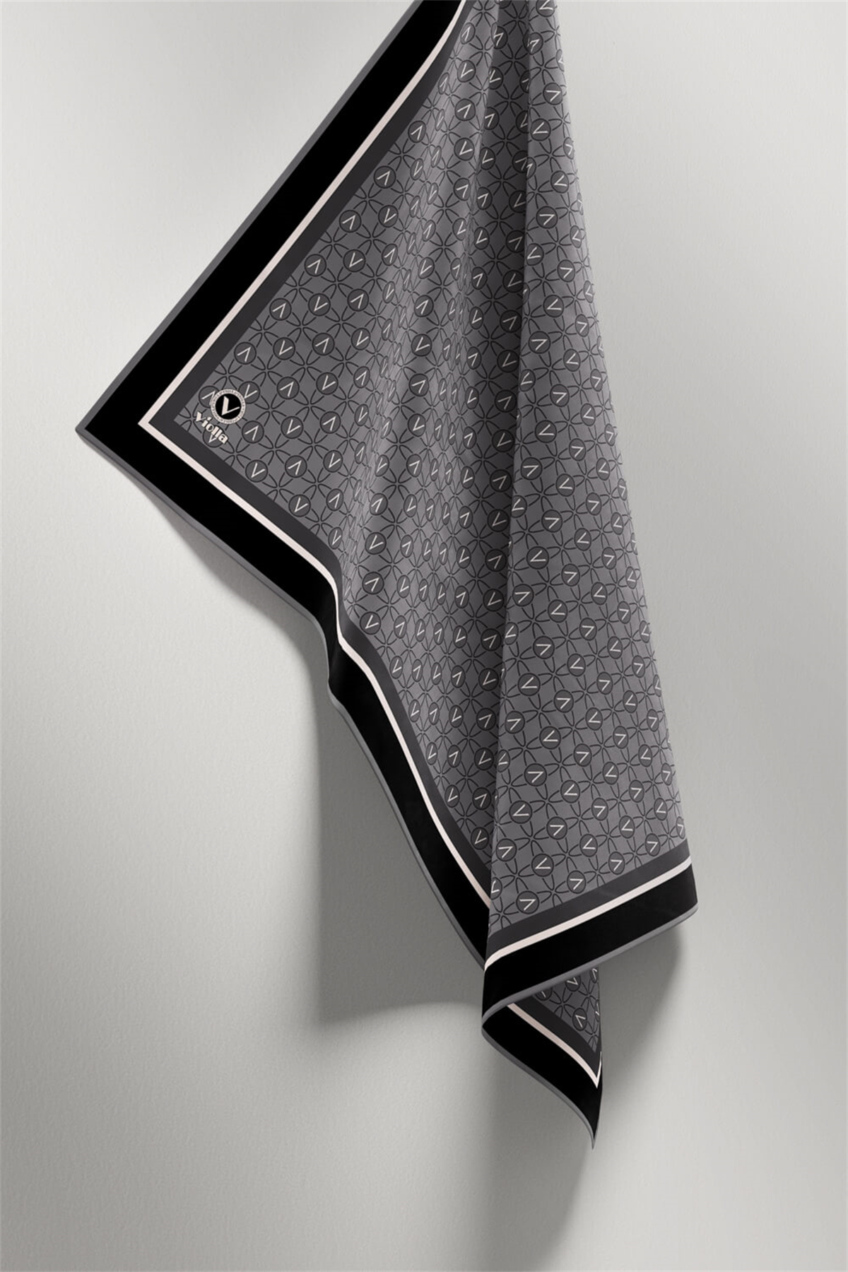 Twill V Desenli Füme Renkli 90x90 Eşarp (İpek İçermez) Dikim Şekli : El Dikişi